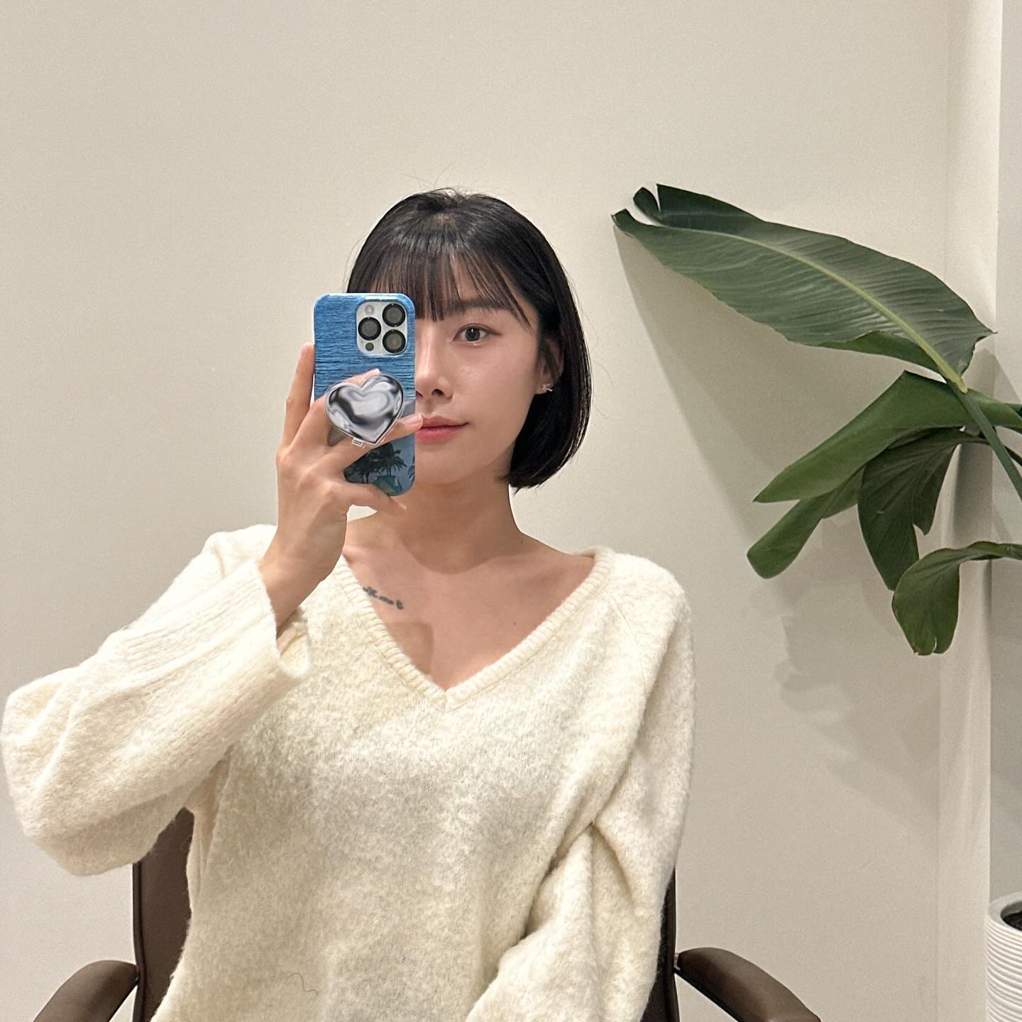 단발머리는 관리하기 힘든데
#선릉역미용실 #오브비 만나고
스타일링 하기 너무 편해졌거든요
#모류교정펌 으로 앞머리 교정하니까
이렇게 좋을 수가🥳
거기에 #단발머리 필수 #뿌리볼륨펌 까지
야모지게 하니까 인생머리 또 갱신이그든요
진짜 오브비는 사랑입니다 #오브비지혜