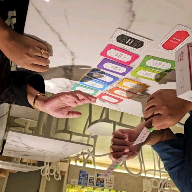 라니 on Instagram: "#광고 《 우리 결혼했어요 게임으로 》 🎮 우리 결혼했어요 게임으로 🌟 가상결혼 보드 게임은 연인이나 부부끼리 대화게임의 퀄리티와 디자인이 정말 눈에 띄어요! 친절