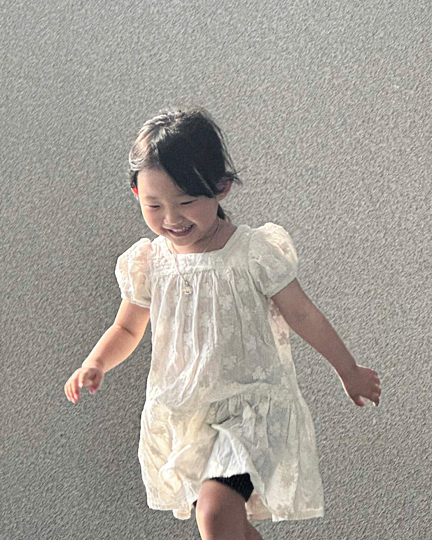 자를까? 
하루에 수십번 생각하는 앞머리✂️
다들 어떻게 길러주신거죠,,,,,,🥹🥹🥹
#인내심 #앞머리기르기 #칼리오페