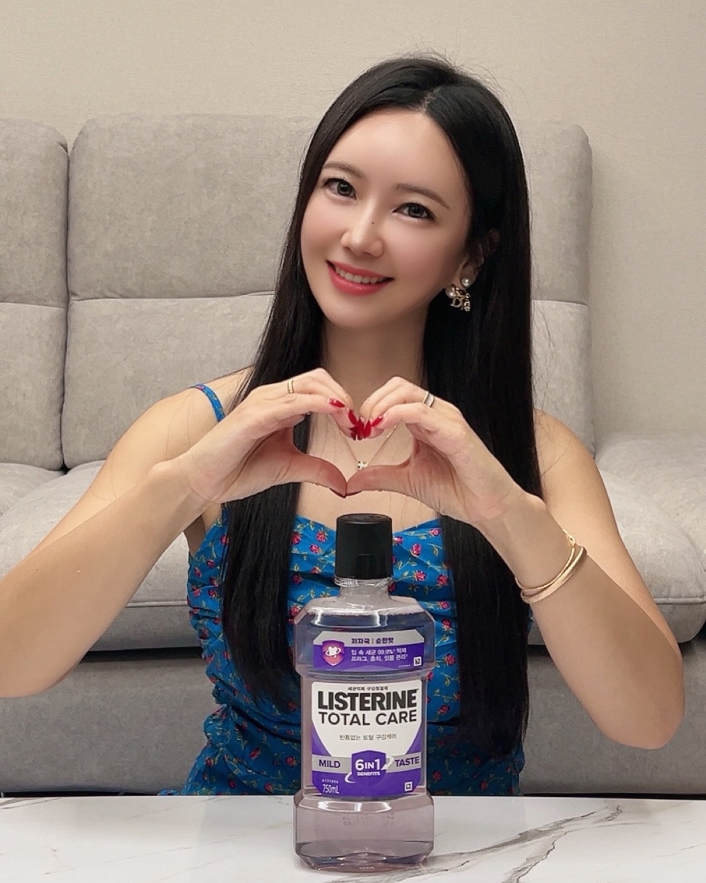 #광고

리스테린 X 오랄비 행사 소개해 드려요

빈듬없는 플라그 케어를 위해 필요한
오랄비 칫솔 및 리스테린 토일케어의 콜라보 기획전

리스테린 하나만 구매해도 오란비 칫솔을 증정 해드려요

✓오랄비는 세계 1위 치과의사 추천 브랜드로 
정교한 세정력으로 플라 그를 제거

P&G의 의뢰로 각 나라 치과의사들을 대상으로 실시 한 
표본 설문조사 결과에도 나와 있다는 거~!!

✔️리스테린: 국내 판매 1위 구강청결제 브랜드 리스테린 토탈케어 마일드로 양치 후 플라그 예 방 효 과/ 12시간 구강 케어 효과 지속 되요

마일드 제품으로 좀 더 순한 상상을 통해
처음 사용하는 사람들도 부담없이 사용 가능해요

전국 이마트 100여개 매장에서 행사 진행중이니 리스테린 + 오랄비 칫을 것 하시고 이너뷰티하세요

*오랄비 칫솔 구매 시 리스테린 토탈케어마일드 100ML 증정 1휴대용이어서 여행이나 외출 시
간편하게 휴대 가능)
행사 상품 증정은 매장 별 상이하며, 소진 시 종료 됩니다.

*세계 1위 치과의사 추천 브랜드: P&G의 의뢰로 각 나라 치과의사들을 대상으로 실시한 표본 설문조사 결과
*124| 2) 7|4 #4: In vivo antimicrobial effectiveness of an essential oil-containing mouth rinse 12
h after a single use and 14 days use. J Clin Periodontol. 2005;32(4)335-340.
*국내판매 1위 구강청결제: Niesenio, Acv/pcv/ecommerce(0nine)+Scantrack+M arkettrad: data,
2022년, 판매액

#리스테린 #오갈비 #오랄비칫솔 #구강정절제 #구강케어 #리스테린토탈케어마월드 #플라그케어 #가글 #가글추천 #충치 #충치관리