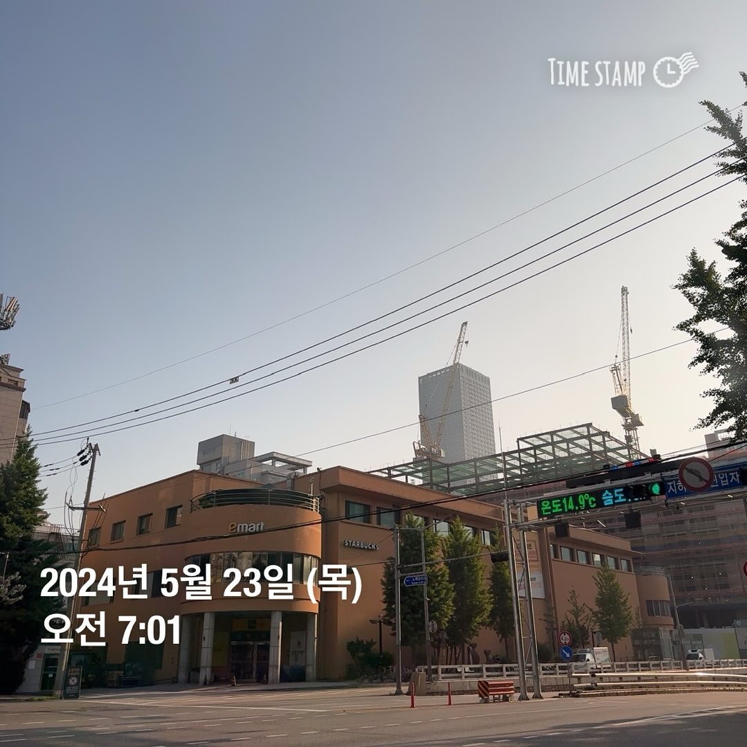 #굿모닝 

오늘도 굿모닝

상쾌하게 수영으로 시작 
중급반 넘어가면서 너무너무 힘들지만ㅋㅋ
그래도 해야지 ㅋㅋ 화이팅 ㅋㅋ

사진은 이마트 1호점인 창동점 ㅎ

#수영하는아저씨 #새벽수영 #모닝수영 
#수영스타그램 #운동스타그램💪