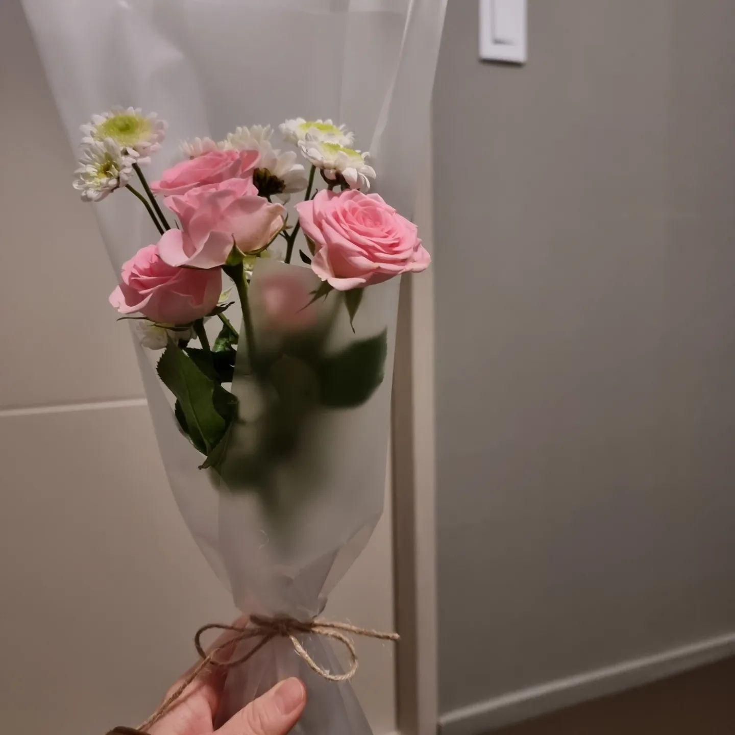 스터디하러가서 쌤한테 받은 꽃다발!
여자에게 받아두 이렇게 기분이 좋다니말이죠...
충장로 너무 오랜만에 나와서 룸카페라고 예약했는데
이런데가 있는줄 완전깜놀!
10대들두 오던데...
울 학생들이 걱정되던데 말이죠...

#스터디
#꽃다발
#룸카페
#충장로룸카페