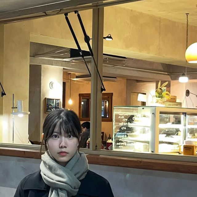 송나연 on Instagram: "@touchsoul.official 이제 겨울이 다가오는데 다들 목도리 장만 하세효~🧣🧤 따뜻하고 부드럽고 디자인도 심플한 터치소울 캐시미어 머플러 너 쫌 이쁘다 ~? 🤍 #