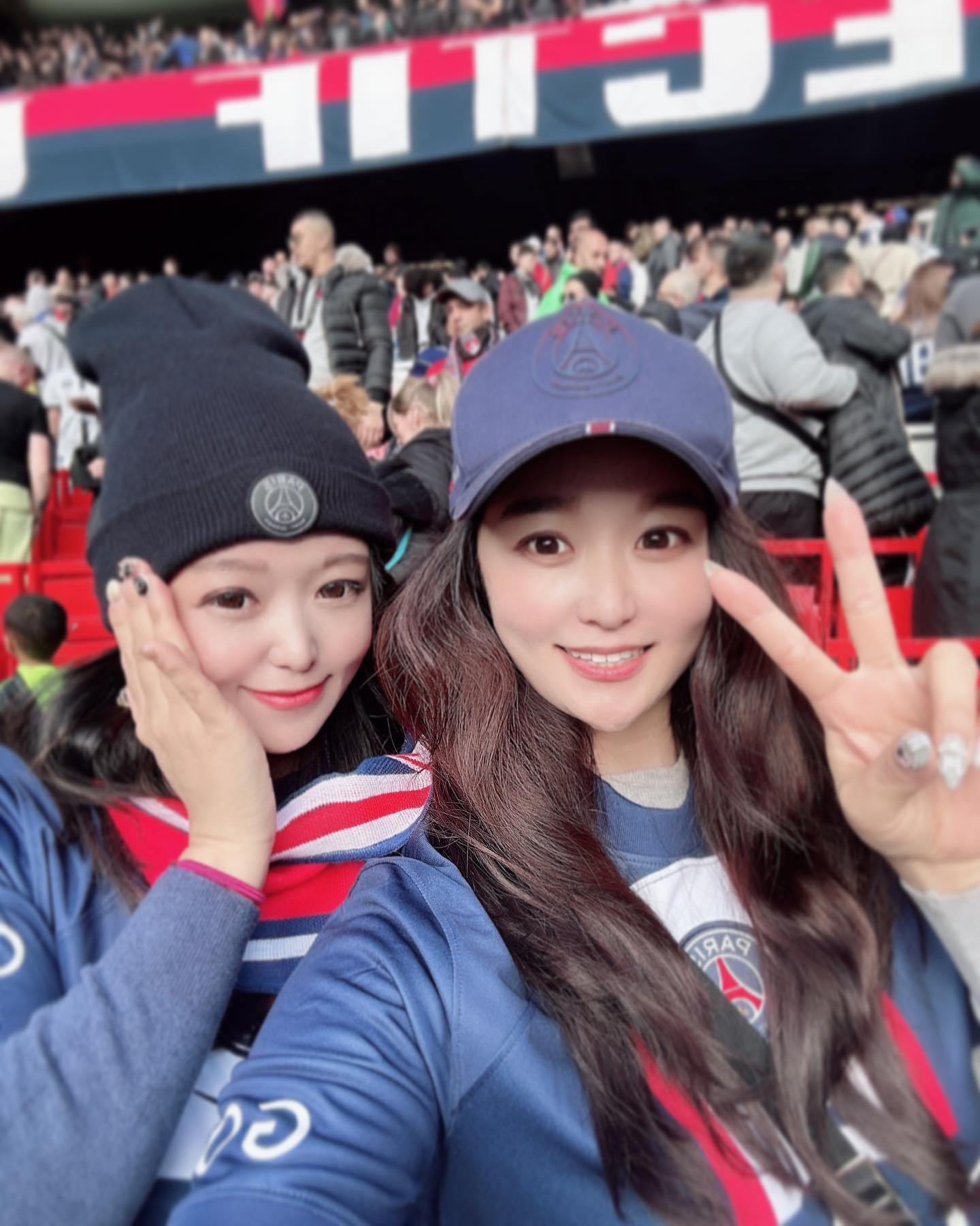 23.02.19 

파르크 데 프랭스
PSG vs 릴 

직관의 행복함 말로 표현안됨

#리융스타그램 #파리여행 #파리 #psg #psg직관 #mbappe #messi #neymar #음바페 #메시 #네이마르 #프랑스리그 #축구 #축구직관 #파르크데프랭스