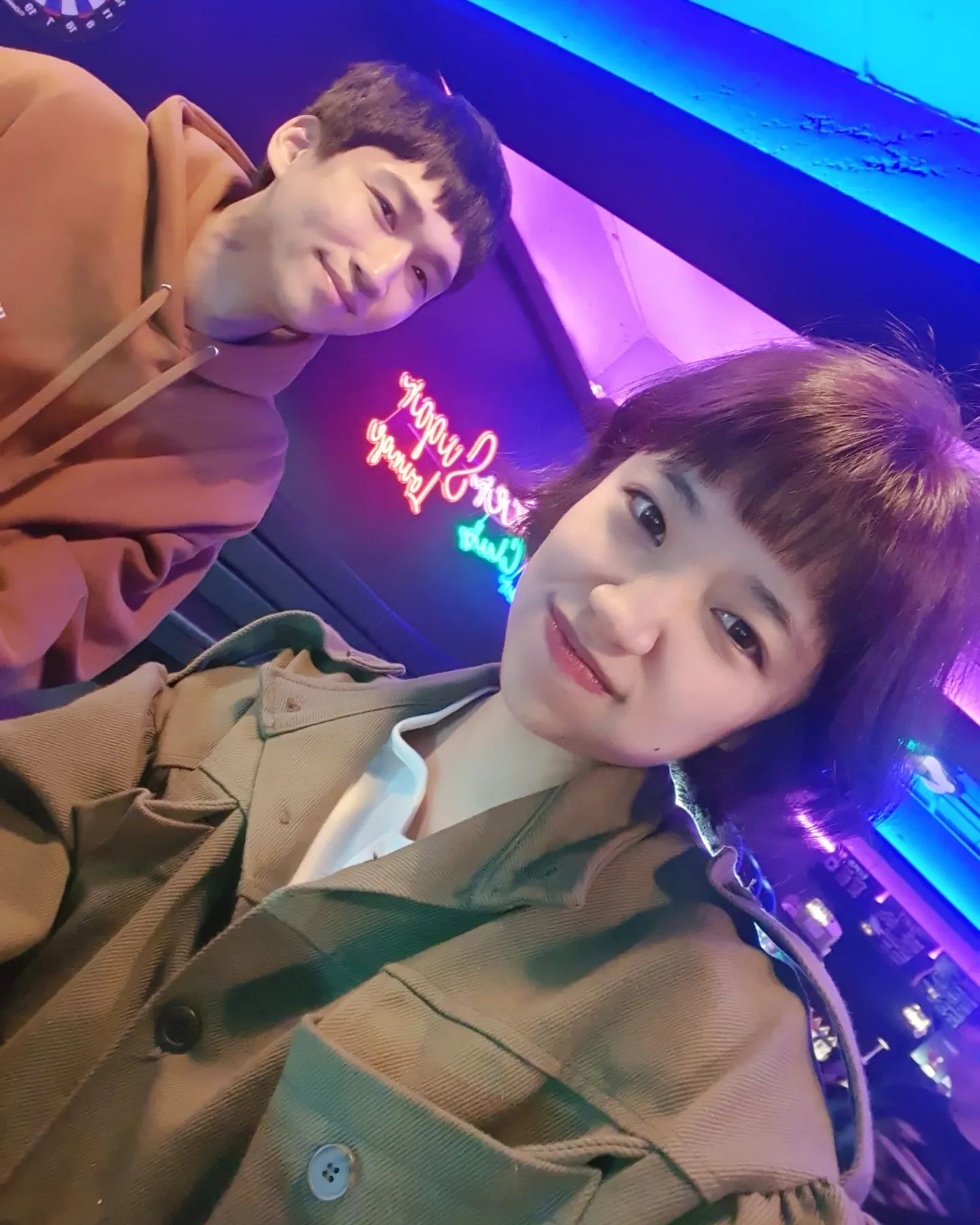 나를 가장 나답게 만들어주는 사람.
같이 있을때 똘끼충만한 모습을 보여도 함께 즐거워해주는 사람.
오랜 시간동안 아집처럼 갖고 있었던 신념을 한순간에 바꿔준 사람.

내 가장 친한 베프랑 ❤
_

#셀스타그램 #얼스타그램 #맞팔 #선팔 #팔로우 #데일리 #데일리룩 #selca #selstagram #selfie #instaselfie #follow #평택  #instagood #단발 #instalike #셀피 #instagram #최근게시물 #오오티디 #스노우 #snow  #당진 #럽스타그램 #평택