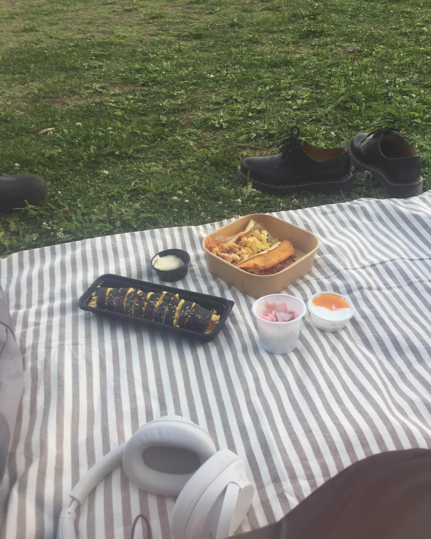 일하면서 날씨 좋으면 그렇게
나가고 싶다고 노래를 불렀는데
지금은 집인데애 당장 나가고 싶은데 내모옴…
ㅜㅜ 흐엉옹

#서울숲 #피크닉
