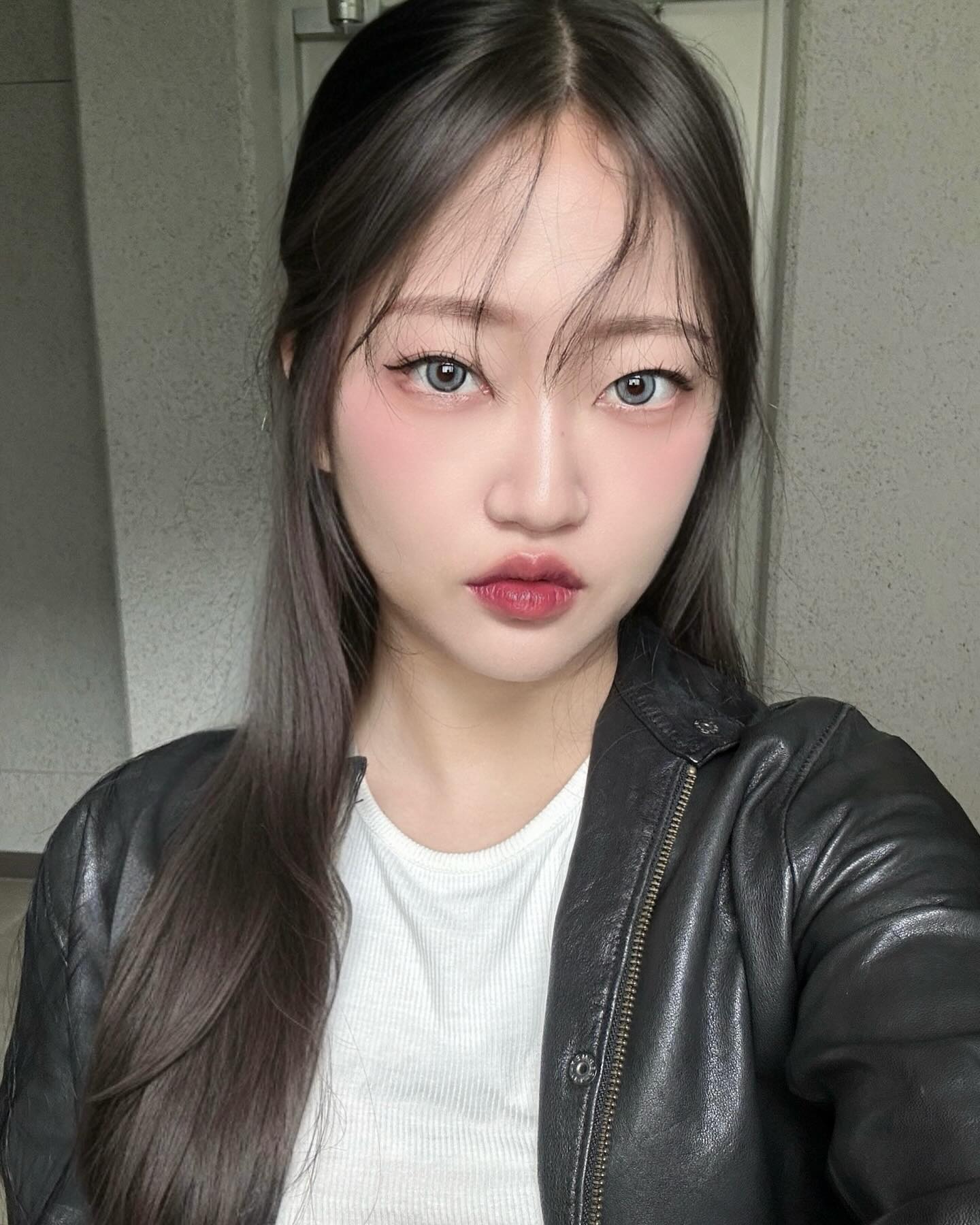 #제품협찬 
착용감도 좋은 #마이피픈 의 #뮤아애쉬 🩵 해외직구렌즈 뺨치는 수준.. 얼굴 밝혀주는 #플래쉬렌즈 💡 그레이 렌즈 중에서도 발색력 말모 🎀 믿고 끼는 마이피픈 (ฅ^･ω･^ ฅ)
.
.
.
.
#렌즈추천 #데일리렌즈 #컬러렌즈
#렌즈모델 #뷰티리뷰 #렌즈리뷰 #뷰스타 #좋아요반사̆̈