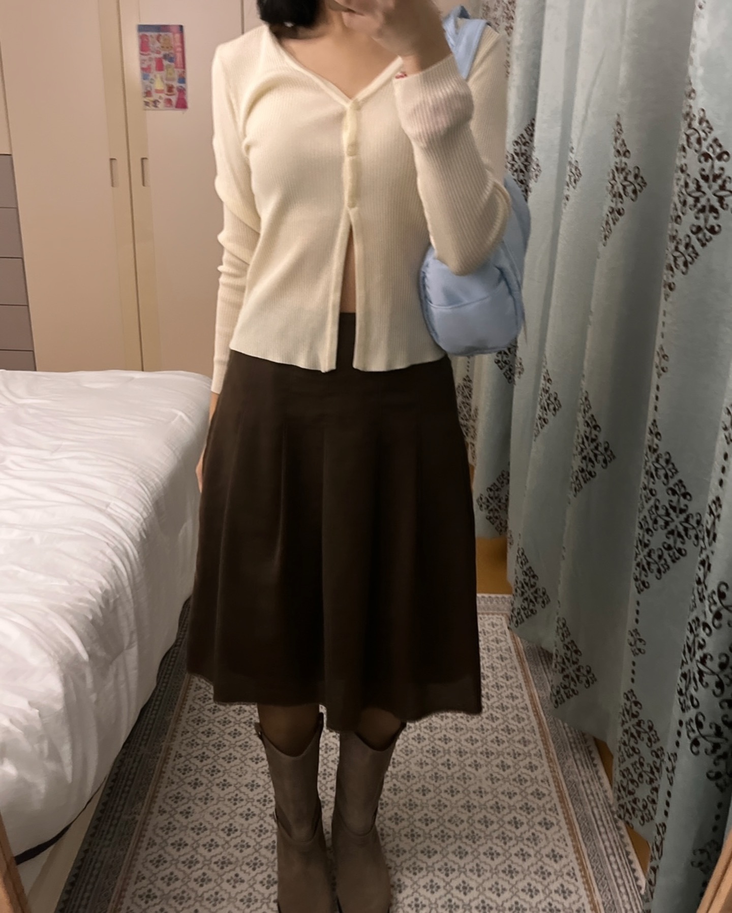 💭몽글몽글 자칭 전문가.
⋆ 옷에 가방 포인트 넣는 거 좋아하는 사람
⋆ 요즘 갈색 + 하늘 조합에 빠진 듯❓‼️
👢부츠 한참 고민하다가 결국 질러버림 _komorebi_museum_
아주 맘에 드는 소비. 얼른 입고 나갈래〰️〰️
👜 가방 지금 팔로워 한정 온라인 최저가 중~~
릴스 놀러와요우
💁♀️프로필 링크 zvzo 에 제품 정보 모아뒀으니 놀러오기🫧
🧸이 넓은 세상에서 놀러와주는 여러분 너무 고마워요오💞
앞으로도! 다양한 코디, 저렴하게 구매하실 수 있게 제 취향템 데려올게요‼️ 그럼 댓글로도 자주 만나요.👀🩵