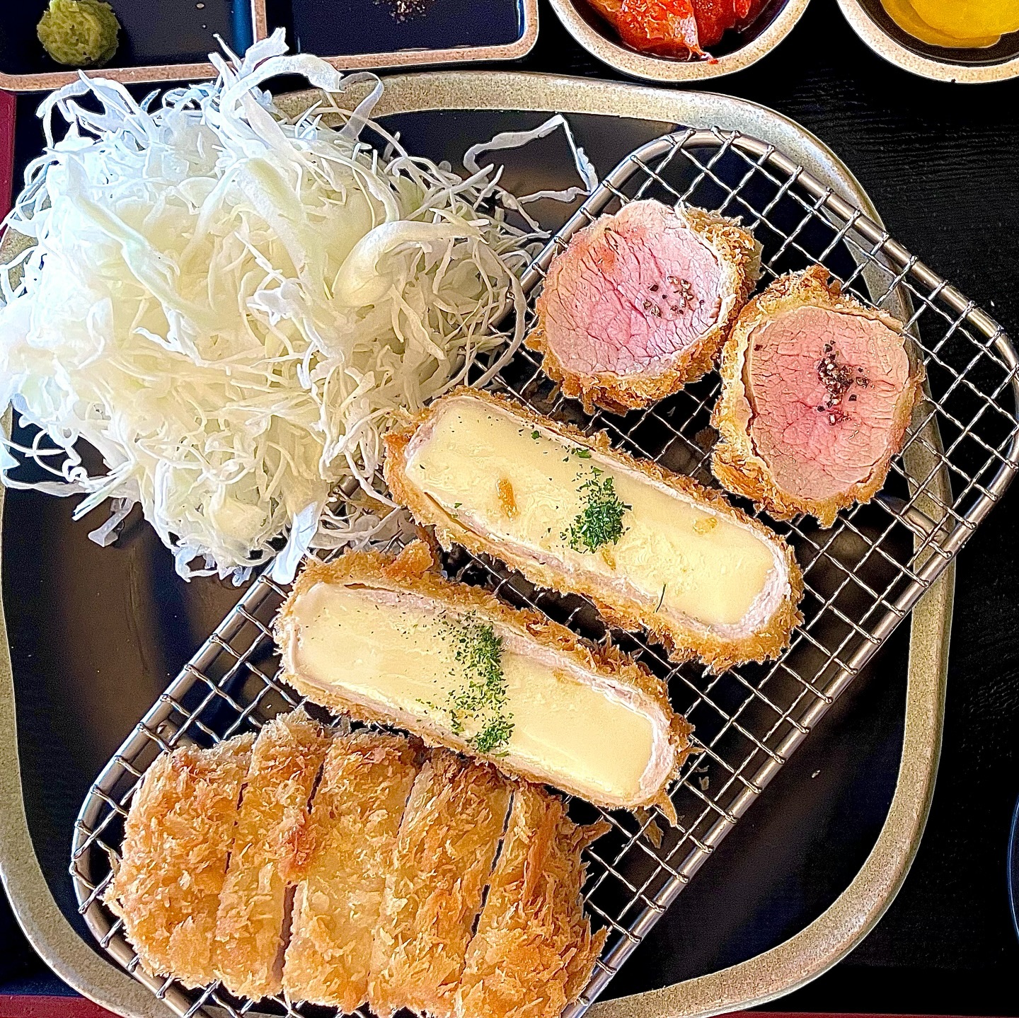 ✔️ 이쿠에 고양원마운트
😋 돈코츠라멘, 모듬카츠
🧐 돼지뼈, 닭뼈를 8시간 직접 끓인 육수와 25겹 정통 수제 돈까스가 있는곳
음식 맛이 연령대 상관없이 입맛에 딱 맞아서 시간 잘못 맞출 경우 웨이팅 할 수 있음
재료소진될 경우 네이버로 공유가 되며 마감이 빨리 되는 곳

경기 고양시 일산서구 한류월드로 300 고양원마운트 2층 225호

#jmt #존맛 #동네맛집 #맛스타그램 #맛집소개 #맛집스타그램 #맛집추천 #맛집탐방 #맛스타 #먹스타 #맛집 #먹방 #맛집투어 #먹방스타그램 #먹스타그램 #오늘의맛집 #맛집공유 #추천맛집 #찐맛집 #전국맛집 #맛집여행 #맛집그램 #맛집코스 #먹스타맞팔 #핫플레이스 #핫플 #일산 #일산맛집 #고양맛집 #고양원마운트