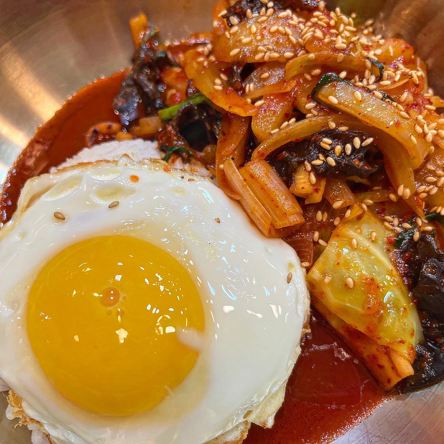 📍 대전 탄방동 대중음식점다온

✧ 중화비빔밥 9000원
✧ 낙지덮밥 10500원 

용문역 롯데백화점 근처에 있는 곳
성심당 롯백점 갈 때 들렀어요〰️
대구에 있다는 중화비빔밥을 팔길래 먹어봤어요
불맛나는 매콤한 오징어덮밥 비스무리함!
낙지덮밥은 평범해서 다른거 추천!

#딤딤맛집 #대전 #대전여행 #대전맛집  #food #대전데이트  #먹스타 #먹스타그램 #맞팔 #선팔 #선팔하면맞팔 #followforfollowback #like #daejeon #용문역 #용문역맛집 #용문동맛집 #괴정동맛집 #탄방동맛집 #대중음식점다온 #중화비빔밥 #낙지덮밥