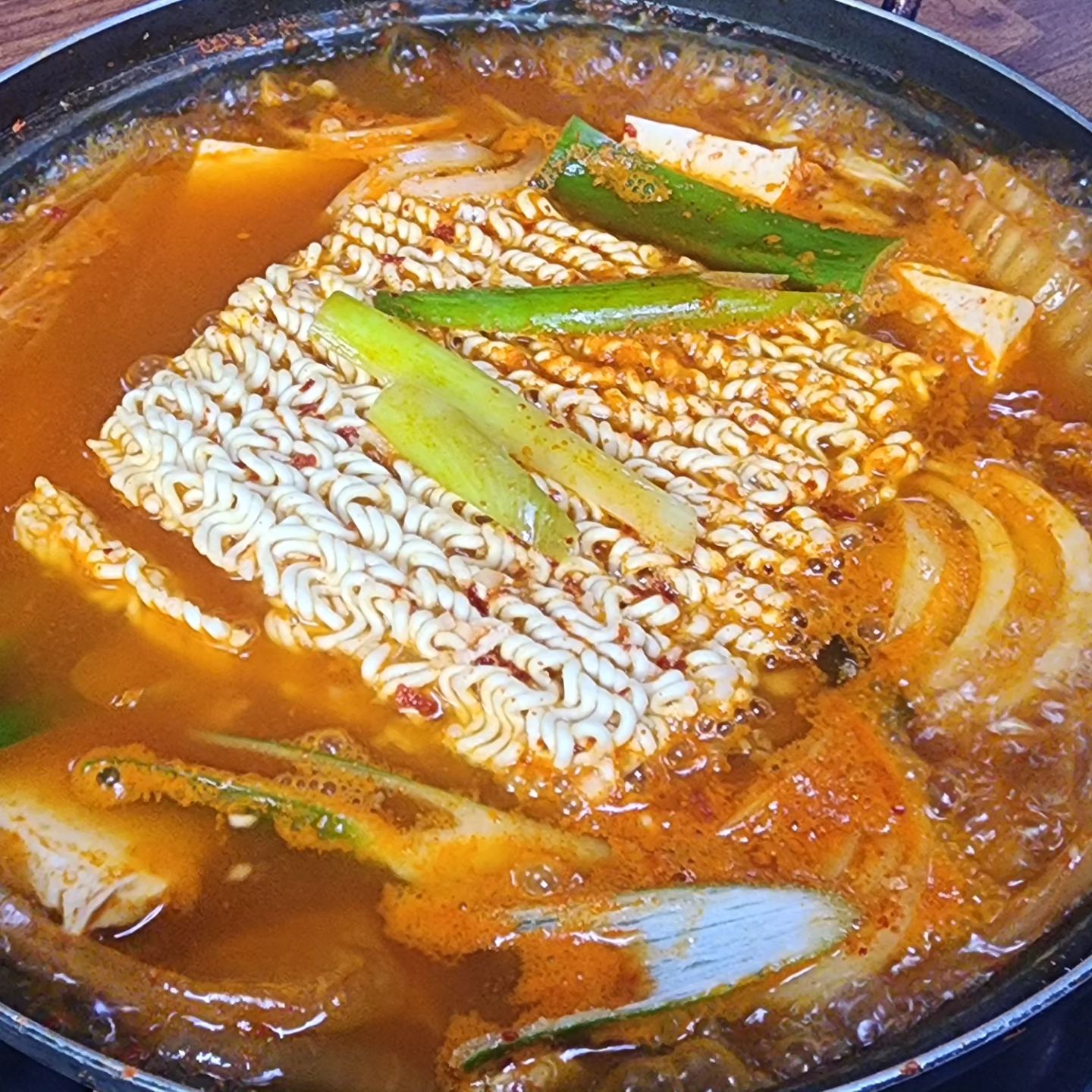😋😋😋😋😋😋
김치찌개 땡기는 날🤪
계란말이, 라면사리 필수👍
#오뚝부대찌개 
.
✔️김치찌개 8,000
✔️계란말이 6,000
✔️라면사리 1,000
.
#김치찌개#계란말이#김찌#경희대맛집#내돈내산#좋아요#좋아요환영#좋아요추천#좋아요그램#좋아요반사#좋반#맛집#선팔#맞팔#선팔맞팔#먹팔#먹팔해요#먹팔환영#먹팔러#먹팔스타그램#맞팔해요#맞팔환영#맞팔스타그램#맞팔러#맞팔러환영#식탐여왕화들짝