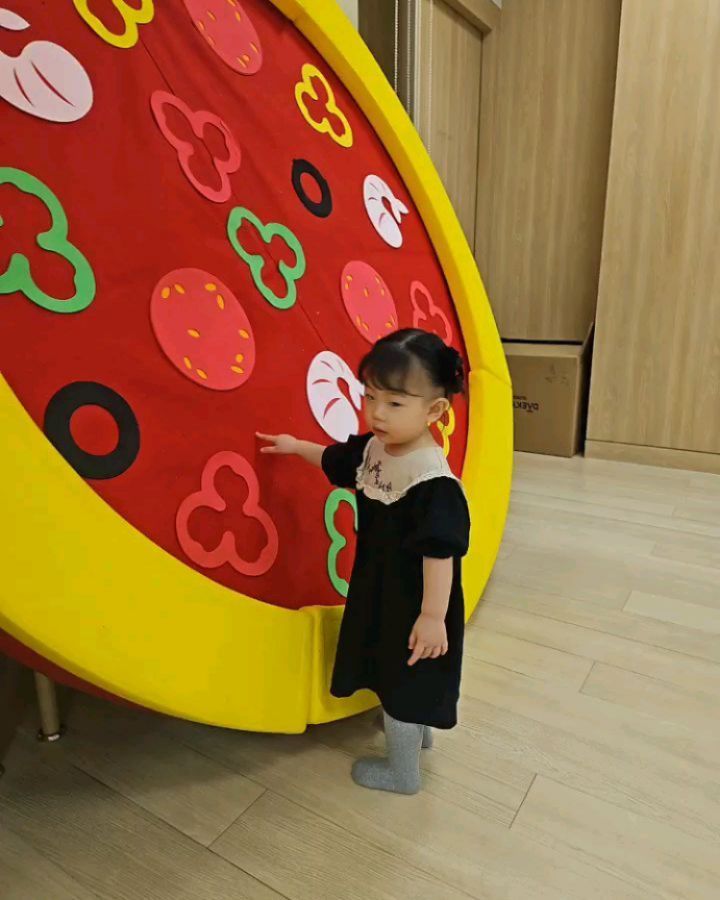 트니트니💛
뽀글이쌤 과 함께 피자 만들기🍕🍕
피자 만들어서 부릉 부릉~~
배달 갑니당🤣🤣

#트니트니#피자#피자만들기 #피자배달