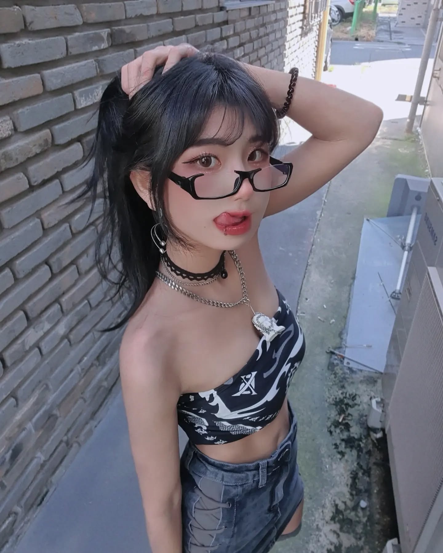 hiphye_official x 6x__official 의 합작 존힙템 반다나❤️‍🔥❤️‍🔥
오랜만에 힙템코디 들고왔읍니다,,
믿고 보는 힙혜랑 힙의 대명사 식스엑스 작품은 지대 쩐다.(표현력 한계)
진짜 디자인 넘 존예라서 이렇게 상의나, 벨트쪽, 머리 악세로 포인트주기 체고입니다,,
식스엑스 다 존예로워서 구경하고 장바구니 같이 채우기로🤝
⠀
⠀
#제품제공 #6x #hiphye #식스엑스 #힙혜 #스트릿패션 #유니크패션 #패션모델 #32강
#많관부