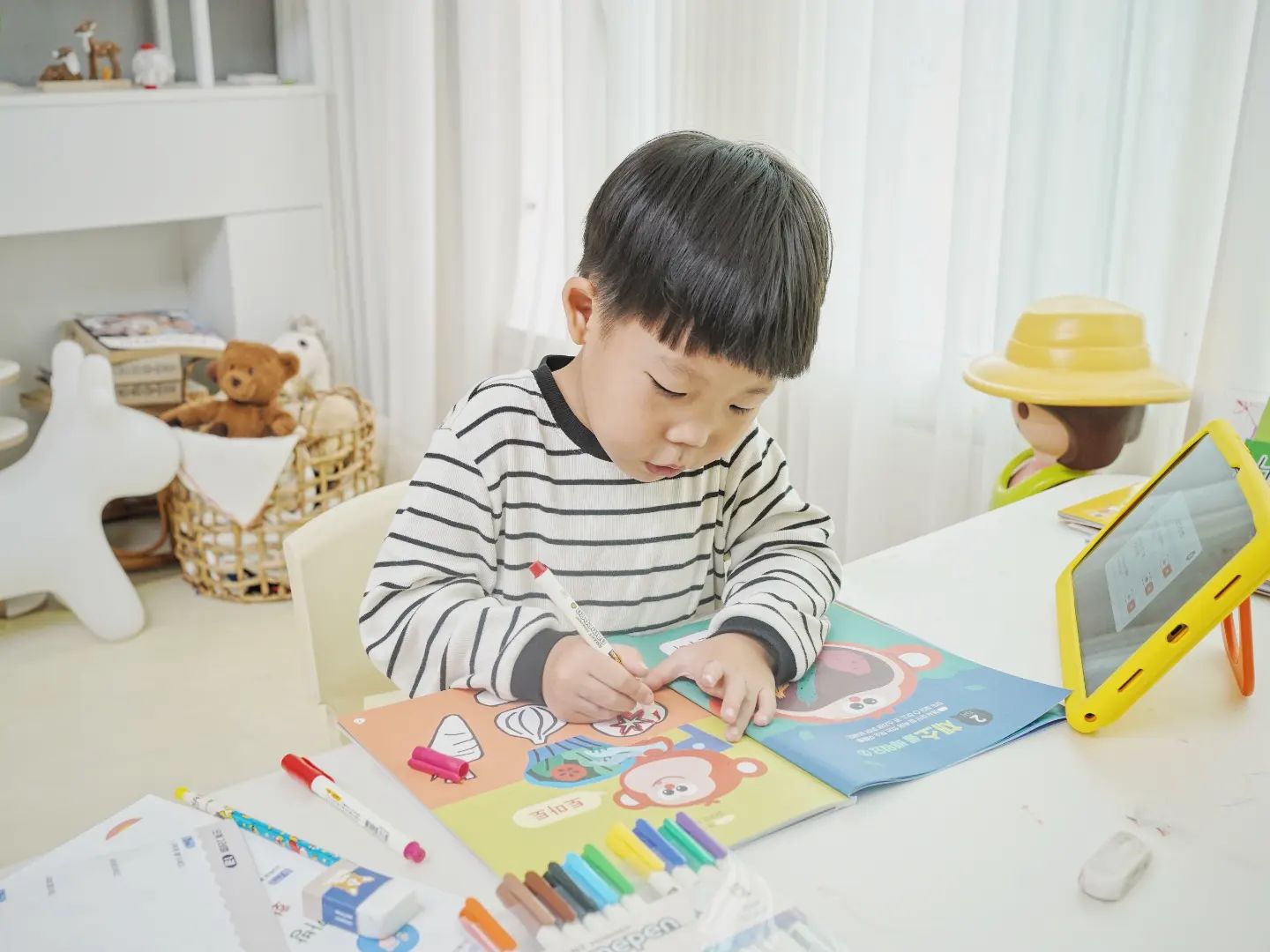 #협찬 #무상대여

엘리하이키즈 TV에 온에어 된 엘리하이키즈!
한글이나 영어, 수학,독서, 창의력 사고력까지
챙길 수 있어서 아이가 즐겁게 할 수 있답니다!
아이의 무한한 가능성을 키울 수 있다는
광고의 슬로건이 확 와닿았어요 ㅋㅋ
홈페이지에서 광고 인증샷만 공유해도 100%
선물 당첨이니깐 모두모두 이벤트 참여해보시길 바라요!

#엘리하이키즈 #메가스터디교육#유아홈스쿨링#유아학습지#유아스마트학습#유아영어 #메가스터디교육 #유아학습지 #6세학습지 #유아스마트학습 #유아패드학습