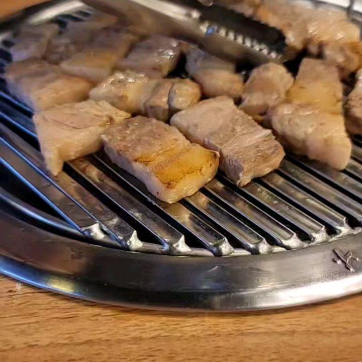 .
역시 주말 동안 열심히 먹기만 했네😅

어제 방문한 곳은 조금 아쉬웠다..😭
맛이 없지는 않았지만
음.. 뭐랄까 큰 메리트가 없는 거 같다..
😅😅

반찬과 된장찌개는 맛있었지만
게장 살은 수분이 다 빠져서
푸석푸석😑

뭐 그래도 나름 잘 먹긴 했다
진짜 한 주가 너무 빨리 지나간 거 빼고는
잘 마무리했다😁😁