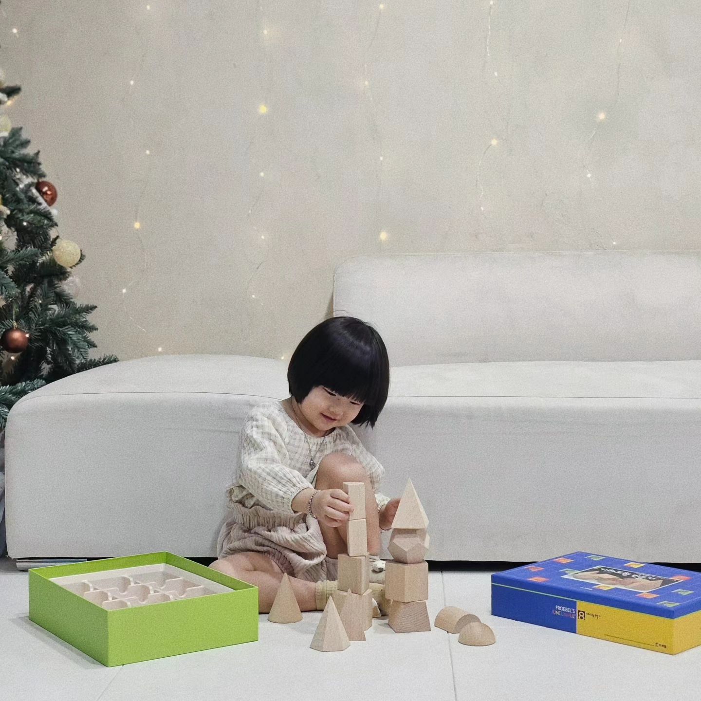 #광고

영.유아가 꼭봐야 할 필수 도서 엄선, 창의력 교구 기준 
"은물"과 발달 단계에 꼭 맞는 잠재력 발달 교구 프뢰벨 토탈 플래티넘!

지루할 틈이 없는 프뢰벨 토탈 플래티넘 덕분에
요즘 책육아를 재밌고 즐겁게 하고 있어요:)

프뢰벨 토탈시스템 부모앱을 활용해
신나는 동요도 듣고 부모앱이 책도 재밌게 읽어주니까
듣고 따라하면서 언어 능력이 많이 늘더라고요♥︎

교재와 교구, 준은물까지 부모앱 도움 받으면서
아이도 엄마도 즐거운 완벽한 책육아할 수 있어요>_<

저처럼 책육아에 자신 없으셨던 분들,
아이 교구와 교재 고민이신 분들!
프뢰벨 토탈 플래티넘 적극 추천 해요! 
저는 너무 놀랐어요 프뢰벨에ㅎㅎ👍🏻

이래서 프뢰벨 프뢰벨 하는구나 제대로 느꼈네요🩷
⠀

froebel_official

#프뢰벨 #토탈플래티넘 #유아전집 #아기전집 #프뢰벨토탈플래티넘