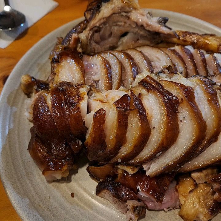 .
기가지니와 퇴근하자마자 달려간 전민동 광세족발
여기는 뭐... 맛집인거 말해봤자 입만 아프지~
20년도부터 다녔던 곳인데 너무 너무 맛있어서 자주갔던 나의 또또또간집!!
대전에서 여기 보다 맛있는 족발집이 있을까 싶은 곳이다!!
아우 또먹고싶네
.
.
#광세족발 #광세족발본점
대전 유성구 전민로22번길 51 / 전민동 337-3
월요일~토요일 17:00~23:00
매주 일요일 휴무