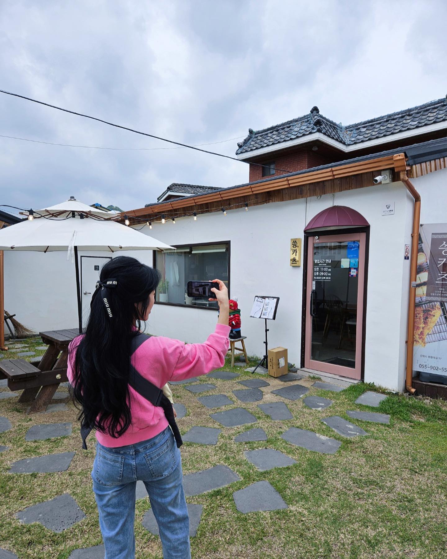 #협찬
봉리단길 핫플 #씅카츠 😊

만삭때 줄곧와서 먹었었는데 이번엔 채율이랑 같이왔어요 :)

히레카츠는 소금과 와사비 톡톡톡 
가브리살이 붙어있는 등심 특 로스카츠는 채율이도 같이 뇸뇸뇸
살살 녹는 식감이라 거부감없이 잘먹어줬어요.🌿

옛날 구옥 느낌의 돈카츠 집이라 분위기도 좋고
야외도 너무 예뻐서 사진찍기도 너무 좋다구요..💞💞

#김해맛집 #봉리단길맛집 #봉리단길핫플 #돈가스맛집 #돈카츠맛집 #봉리단길돈까스