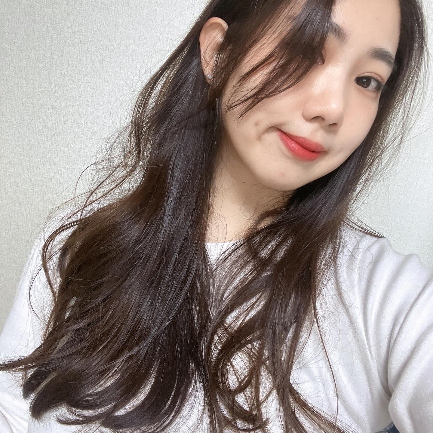 뿌염하러 갔다가 전체염색 해버린 나

머리는 당연히 희연쌤 !! 을 외치며
개인샵을 연 희연쌤을 따라
#오뉴즈헤어룸 까지 입성 ❤️

진짜 인테리어부터 시술 모든걸
고객에게 맞춘 오뉴즈헤어룸은
예쁜걸 둘째치고 단골할 수밖에 없는 그런곳😍
진심 사소한거 하나까지도 다 고객들에게 맞춤

사실 뿌염할지 톤다운할지 고민하다가
언제나 그렇듯 쌤한테 맡겨버리고
결과는 역시나 만족스럽고❤️❤️❤️
기분전환 제대로 했다 !

뭐할지 고민될 땐 희연쌤이 정답 !

벌써부터 다음 머리 뭐할지 상담하며
수다 떨다보니 시간가는줄 몰랐다!

홀로서기 시작한 쌤이 더 잘됐으면 좋겠고
묭실 아직 정착 못한 사람들은
오뉴즈헤어룸 꼭 가봤으면 좋겠고 !
다음 번엔 희연쌤 시그니처펌인
젤리펌 해야징 히히히히힣😎