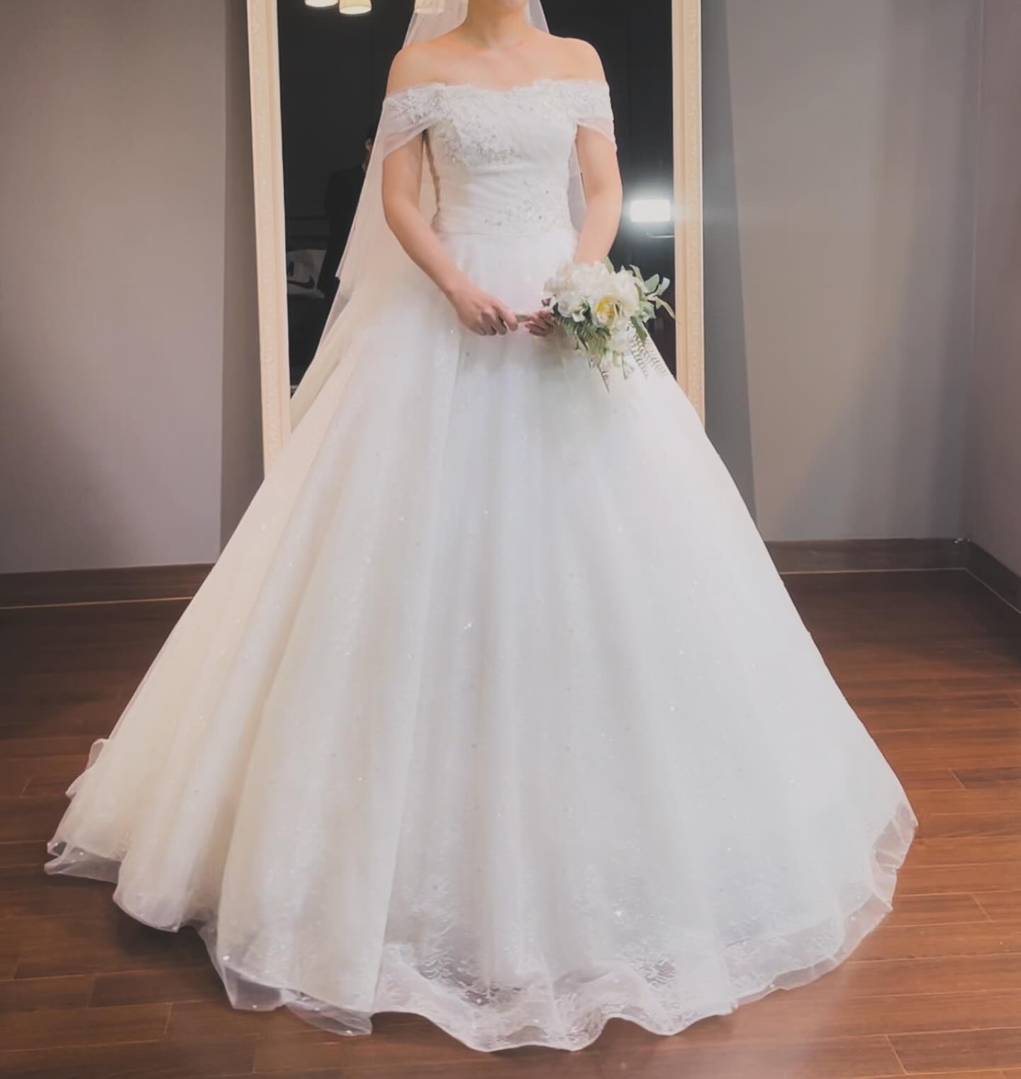 드레스 투어 ..! 
골랐지만  걱정되는 마음 !! 
잘 고른거길 바라며 💜
#결혼준비

direct.wedding

저는  치솟는 인플레이션 속에 가성비를 위해서 
❤️‍🔥다이렉트 웨딩카페❤️‍🔥에서 준비하고 있어요 ! 
다들 준비하실 때 참고하기 좋으세요!
추천인 👏🏻비바루👏🏻넣으시면 
현금화가능한 3만 포인트를
받으실 수 있으세요 💜

  결혼준비는 다이렉트!
❤️‍🔥모두 다같이 0원에 스드메 ❤️‍🔥

#결혼 #준비 #스드메 #다이렉트웨딩 #결혼준비중💑