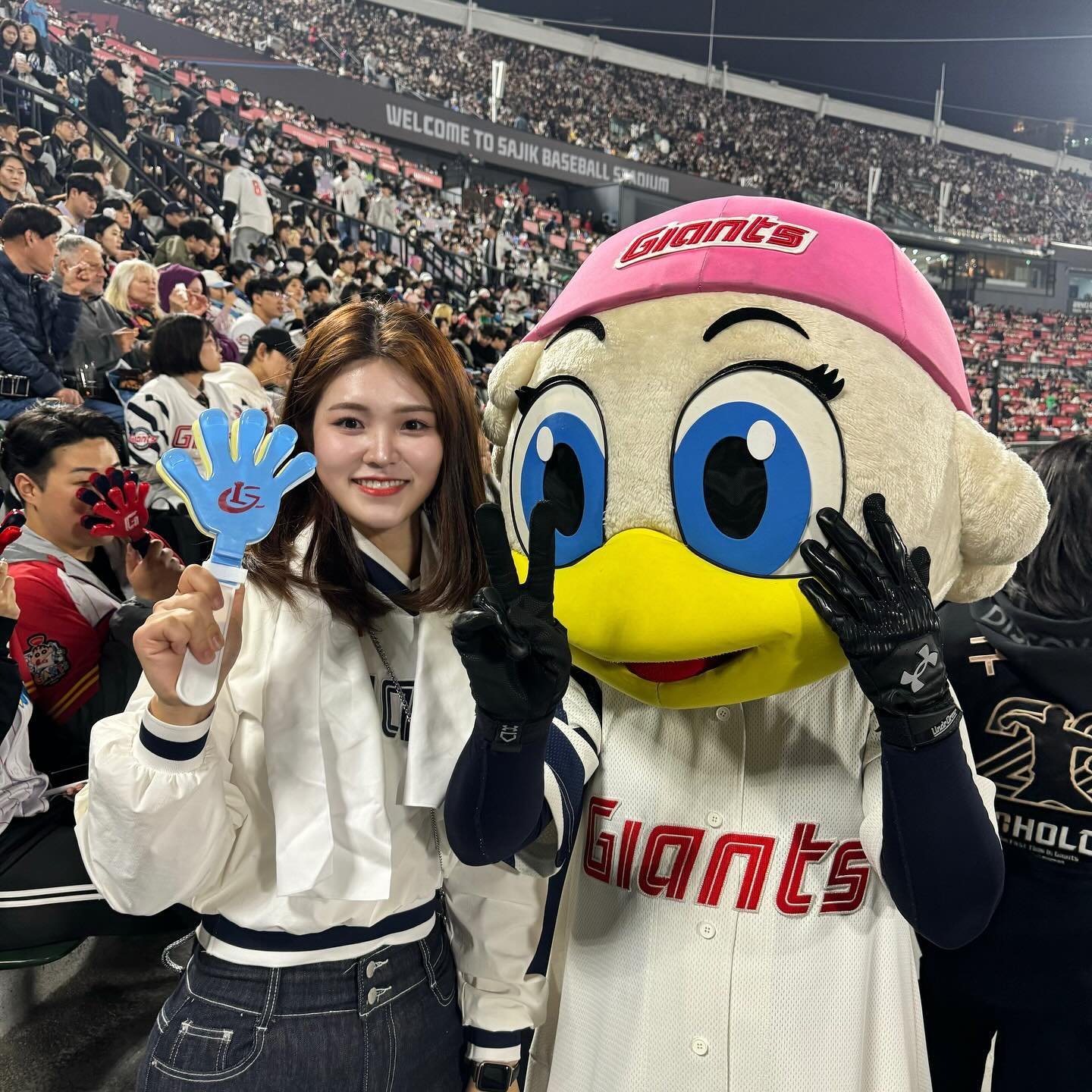 ⚾️롯데 자이언츠 개막 승요⚾️
그렇게 오늘 부산갈매기를 외치고 왔다🐦

첫 개막 직관에 처음으로 야구선수 한테 받은 싸인
너무 즐거운 경기였다

❣️최강 롯데❣️

(ps. krush_beer 연락주세요 🍺)