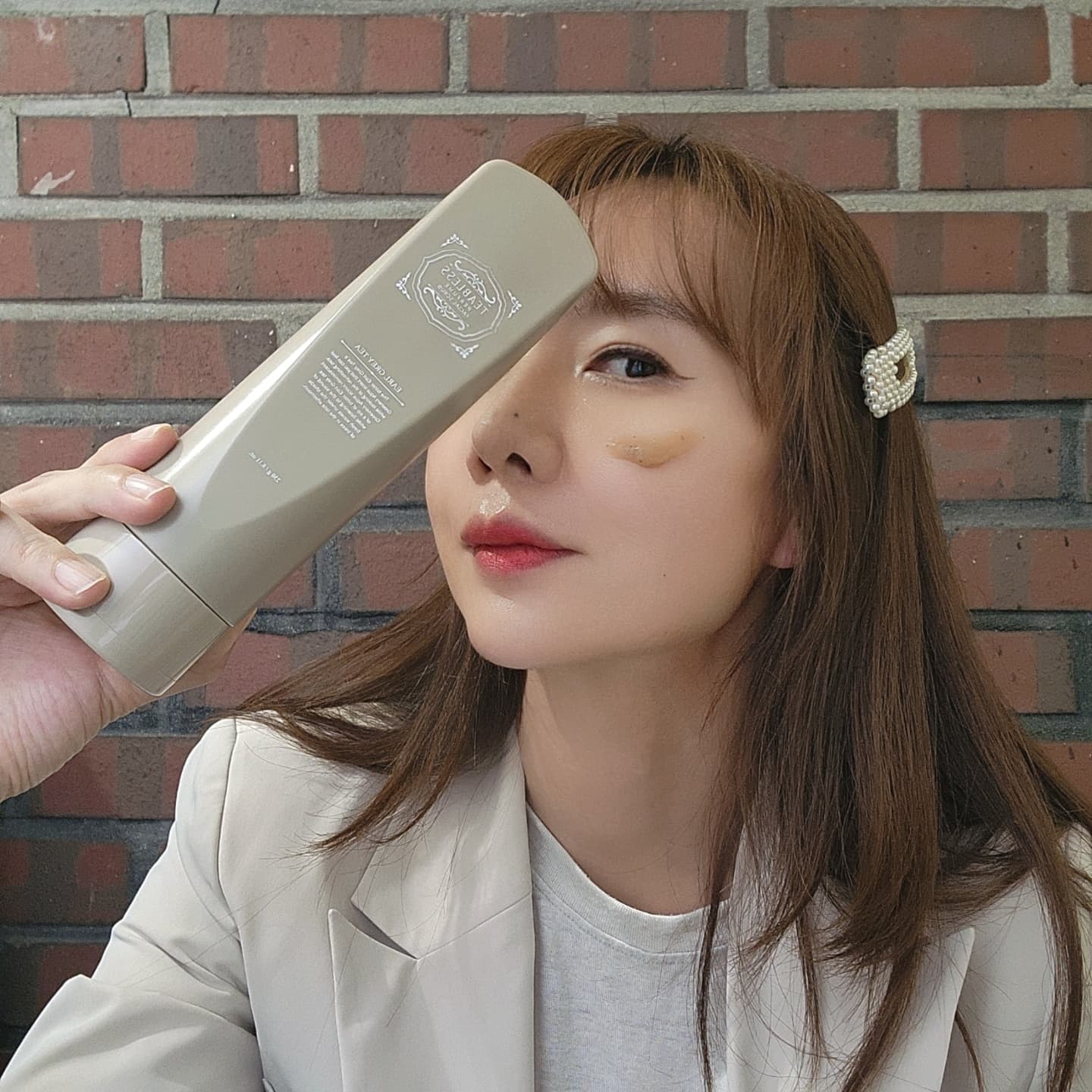 #광고 #티블레스 #제품제공 #협찬
차 본연의 향에 프리미엄 향료를 더한
티 퍼퓸 퍼스널케어 브랜 드 티블레스에서 
🫧얼그레이티 잼 페이셜 필링 스크럽을 가져왔어요

필링+스크럽+폼클레징 올인원  케어제품입니다🤍
청량한 바다를 보며 느끼는 쌉사름한 얼그레이티의
그리너리 아쿠아 향으로 인위적인 향이 아닌 고급스럽고 우아한 향이에요
피부자극이 없어 민감한 피부에도 피부결 개선과 윤기를 경험할 수 있습니다.

다른 필링 스크럽과 다르게 세안후 당김이 없고 촉촉함과 상쾌함을 느낄수 있어 좋았어요.
올인원 제품으로 스크럽을 따로 사용하는 불편함 없으니
더 좋아~ 최고잖아! 👍

teabless_official