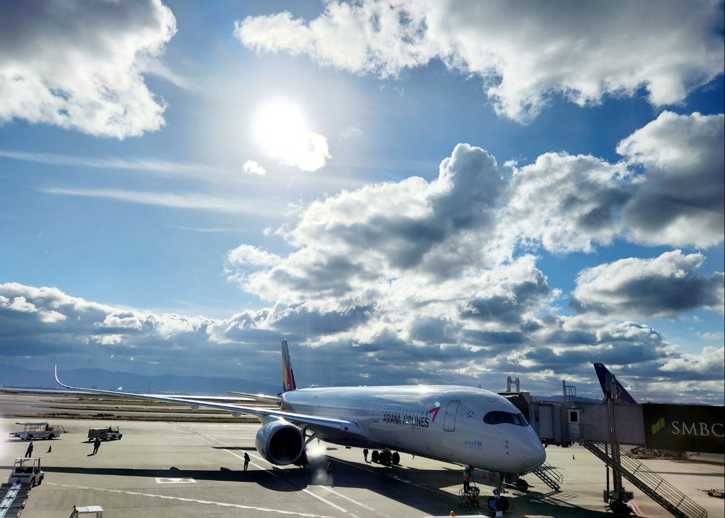 출근하러 출발
12월 즐겁게 유도하러  가야지🥋
아시아나 A350-900
비지니스클래스
여기 날씨🌤  참 조은데 한국은 🌨 🥶 덜덜덜