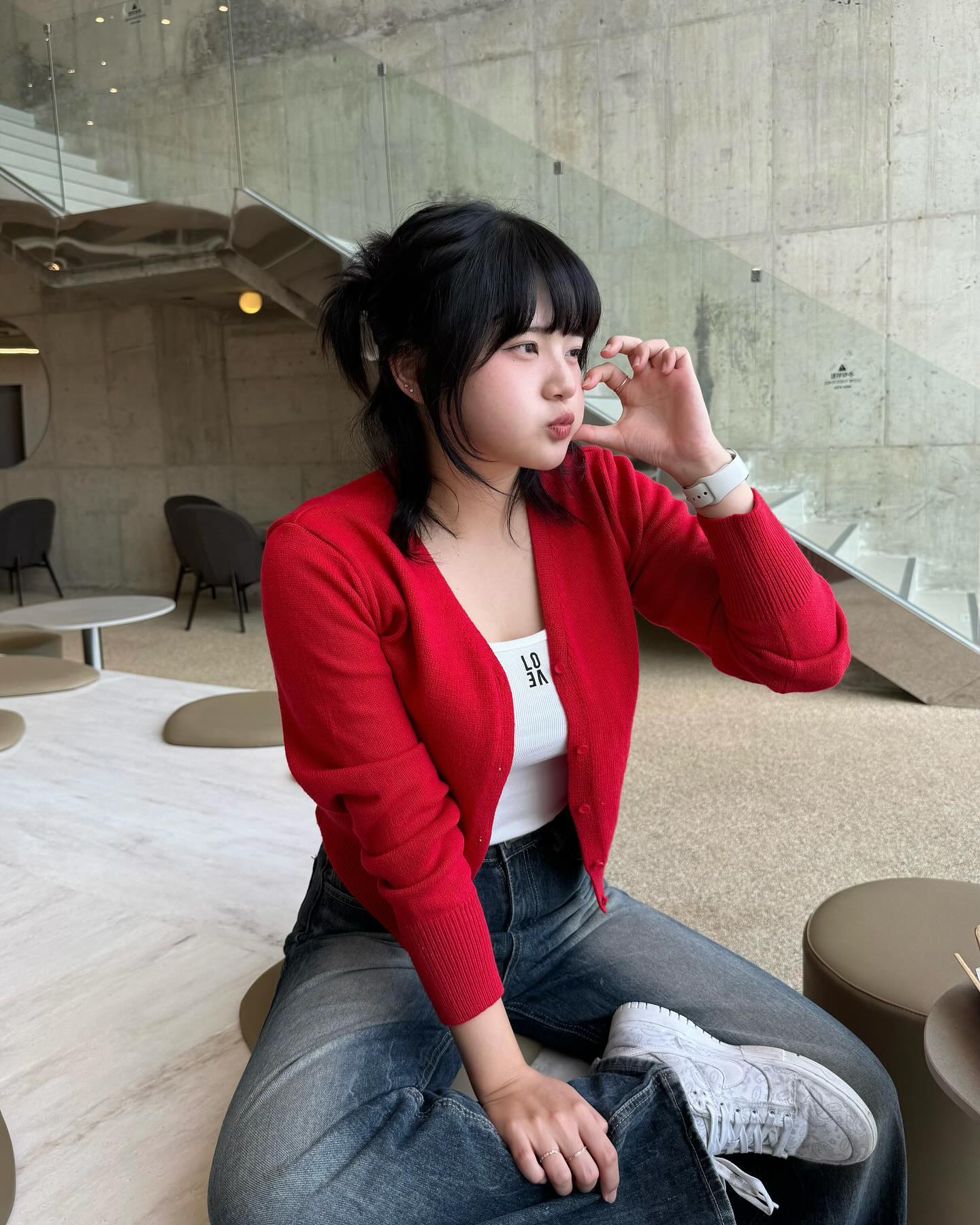언제 끝날지 모르는 가을 쉬는 날 뽀짝 즐기기

빠알간 새 가디건 야무지게 입어주기☺️

.
#데일리 #데일리코디 #가을코디 #가디건코디 #대학생코디 #여친룩 #협찬 #협찬문의 #디엠
