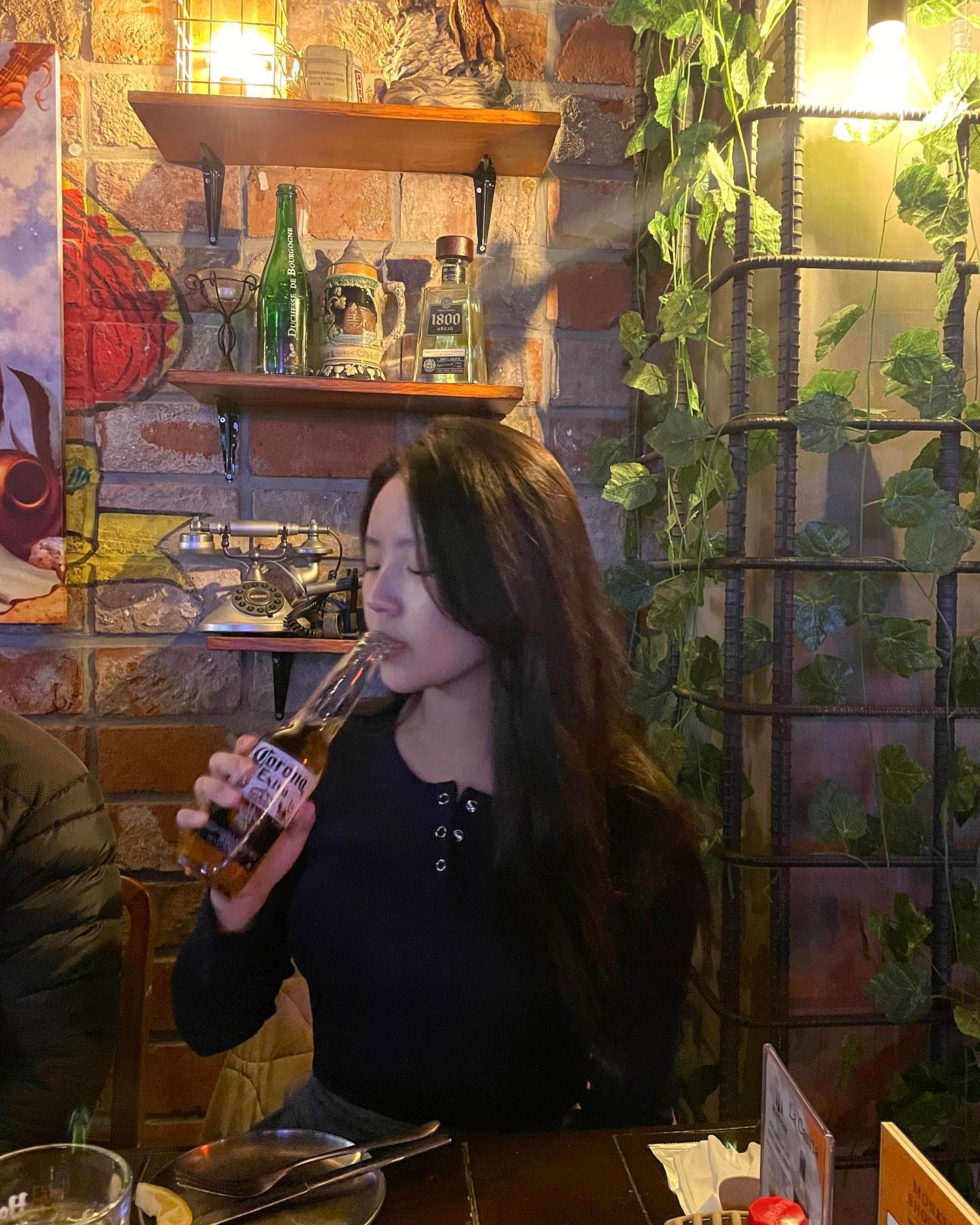 배불러서 눈은 풀렸지만 퀘사디아 더 먹고싶다 
집게삔 놓고 와서 찾으러 가야하는데 그김에 또 먹을까🤤