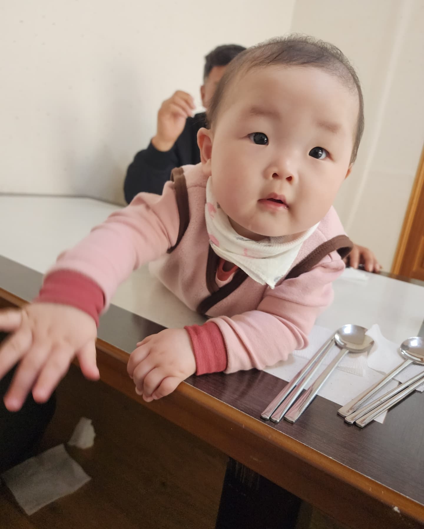 째리공주 증조할부지보러간다고
옴마랑 할미랑 작은할부지랑 점슴한끼 

잠오면자는째리덕분에
옴마는아직도재우는방법을몰라
3시간30분째 낮잠중 💤

#24년10월21일
#오늘하루