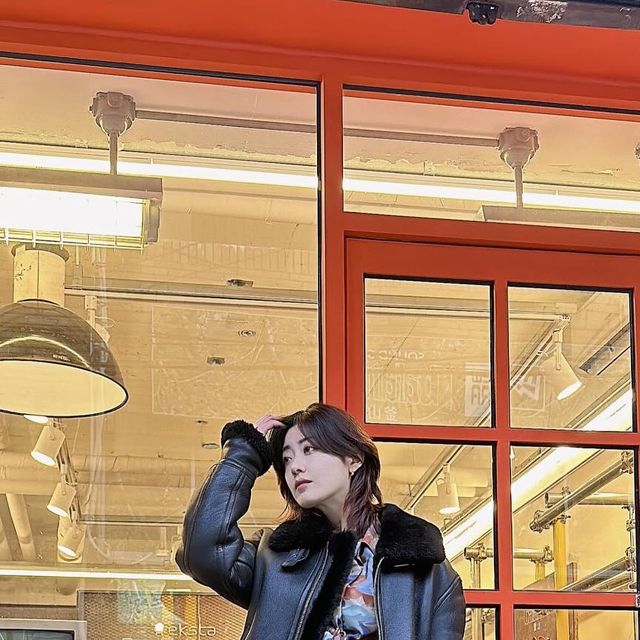 부산 바이크 타는 여자 & 디자이너 & 모델 on Instagram: ". 안녕 다들 메리 크리스마스! 🎄 @balansa @soundshop_balansa @treksta_official 저는 연휴 기간 동안 트랙스타X발란사가 함께하는 팝업 스토어에