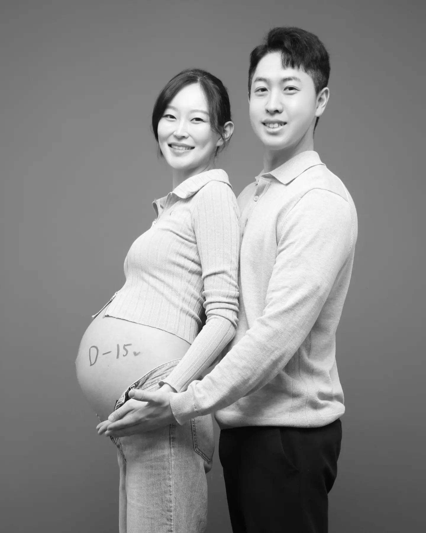 D-15 #셀프만삭사진
막달 되니 하루가 다르게 배가 커져
풍선처럼 부풀어오른 배 남겨두려구 셀프사진 도전🤰🏻

그리고 오늘은 수달이 만나기 9일 전이랍니다

#흑백리봄 #셀프사진관 #의정부사진관 #의정부셀프사진관 #의정부데이트코스