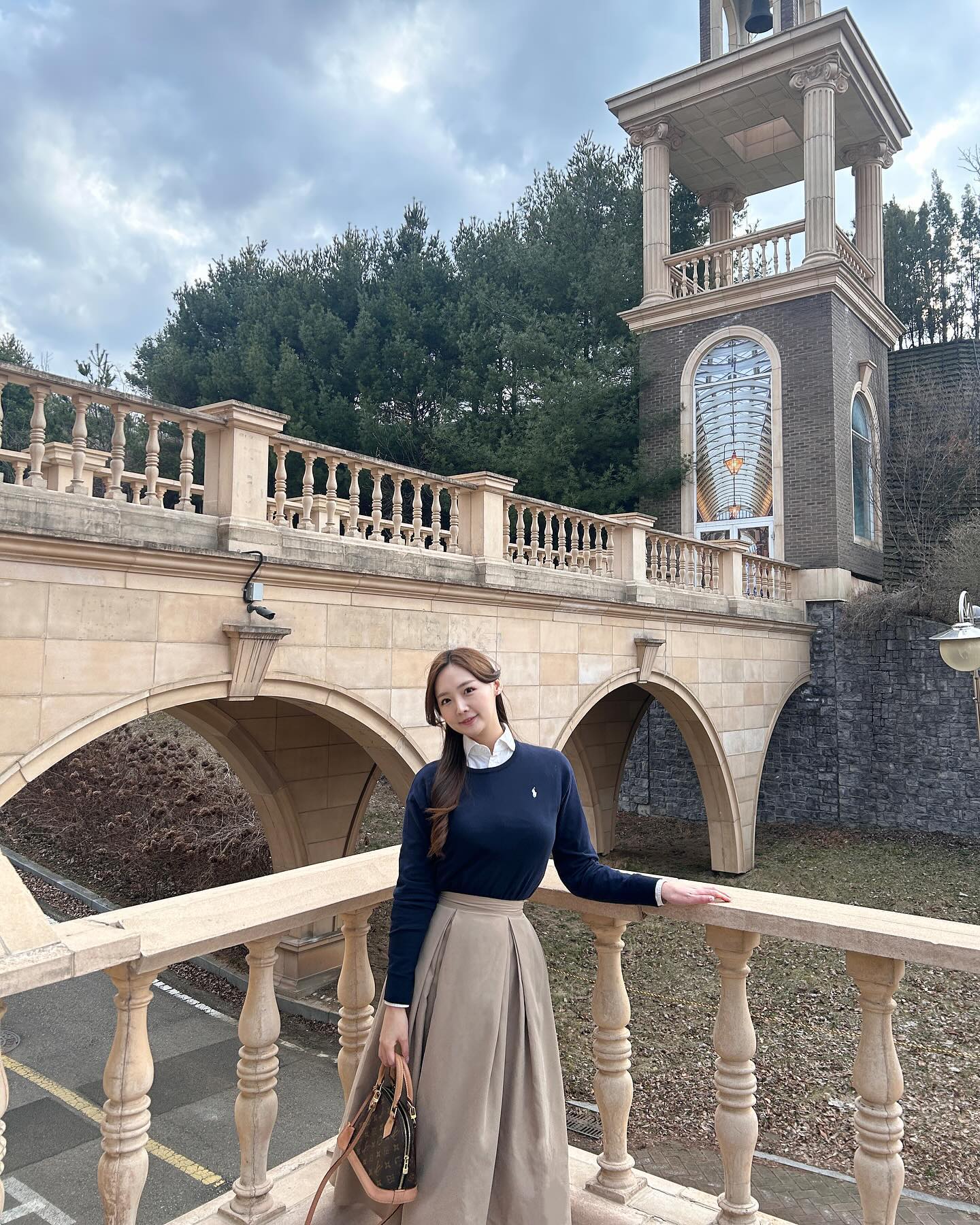 얼른 봄아 와주라~~☀️🤎🪴
오늘도 아침 기온 쌀쌀하니 봄은 도대체 언제 오는 고,,?
.
.
[POLO x 러빈엘]🐎💙
사계절템으로 단독으로 착용하기에도 좋은 얇은 니트 오픈했어요! 
코튼 100% 소재로 보들 보들한 촉감으로 피부에 예민하신 분들도 단품으로 착용하기 될만큼 정말 부드러운 촉감의 니트 랍니다!