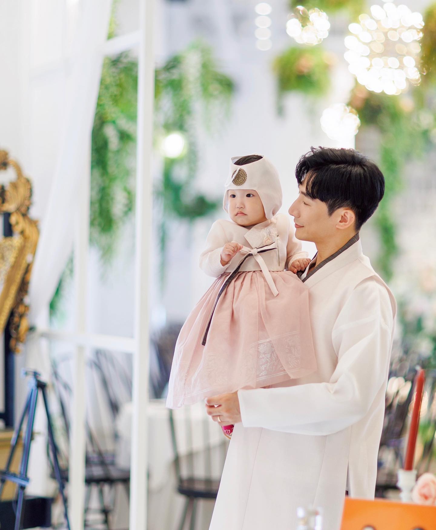 돌 원본 받았는데 예상대로 이 날 모두의 컨디션이 저조라 건진 사진이 아예 없다.. 그래도 우리 추억용으로 소장하면되니까 후회없음 이쁘다 내 사랑들🤍