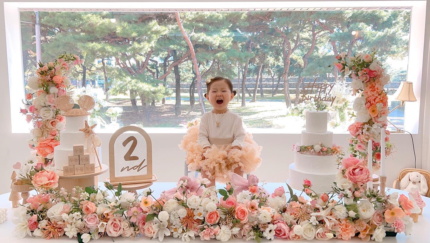 2023.10.21 ✨🌸D+731✨🫶
🎂 우래기 두번째 생일을 축하해💖🫶
이쁘고 똑똑하고 건강하고 사랑둥이로 
엄마아빠에게 와줘서, 잘 자라줘서 고마워

더 행복한 시간 만들어가쟈🫰🏻🤭
사랑해  나의 우주, 나의 보물☺️💖