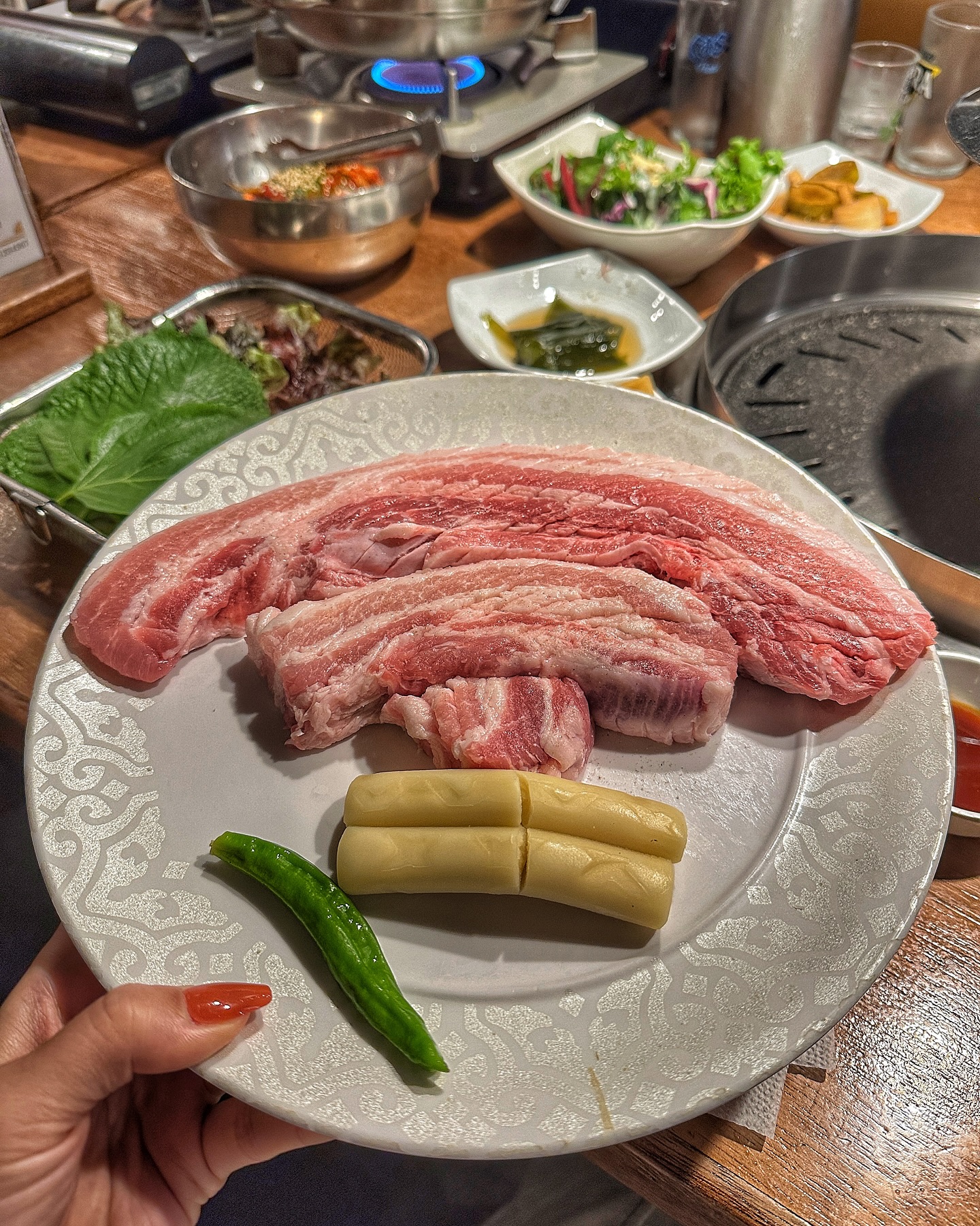 ⠀
⠀
친구 덕분에 아주 맛난 고깃집 알게 됨💕
⠀
고기자체두 넘넘 맛있구!!
나오는 밑반찬들 와~~💯
맑은꽃게탕 기본찬으로 주는거 신의한수!!
⠀
사이드메뉴인
된장술밥이랑 김치말이 국수까지
완!!벽!!했!!다!!
⠀
왕!친절 직원분들👍🏻
에이드도 서비스로 주시구💕
⠀
무조건 재방문각!💯💯💯
⠀
⠀
⠀
#서면고깃집
#고굽남
#고기굽는남자
#최고야
#맛집인정