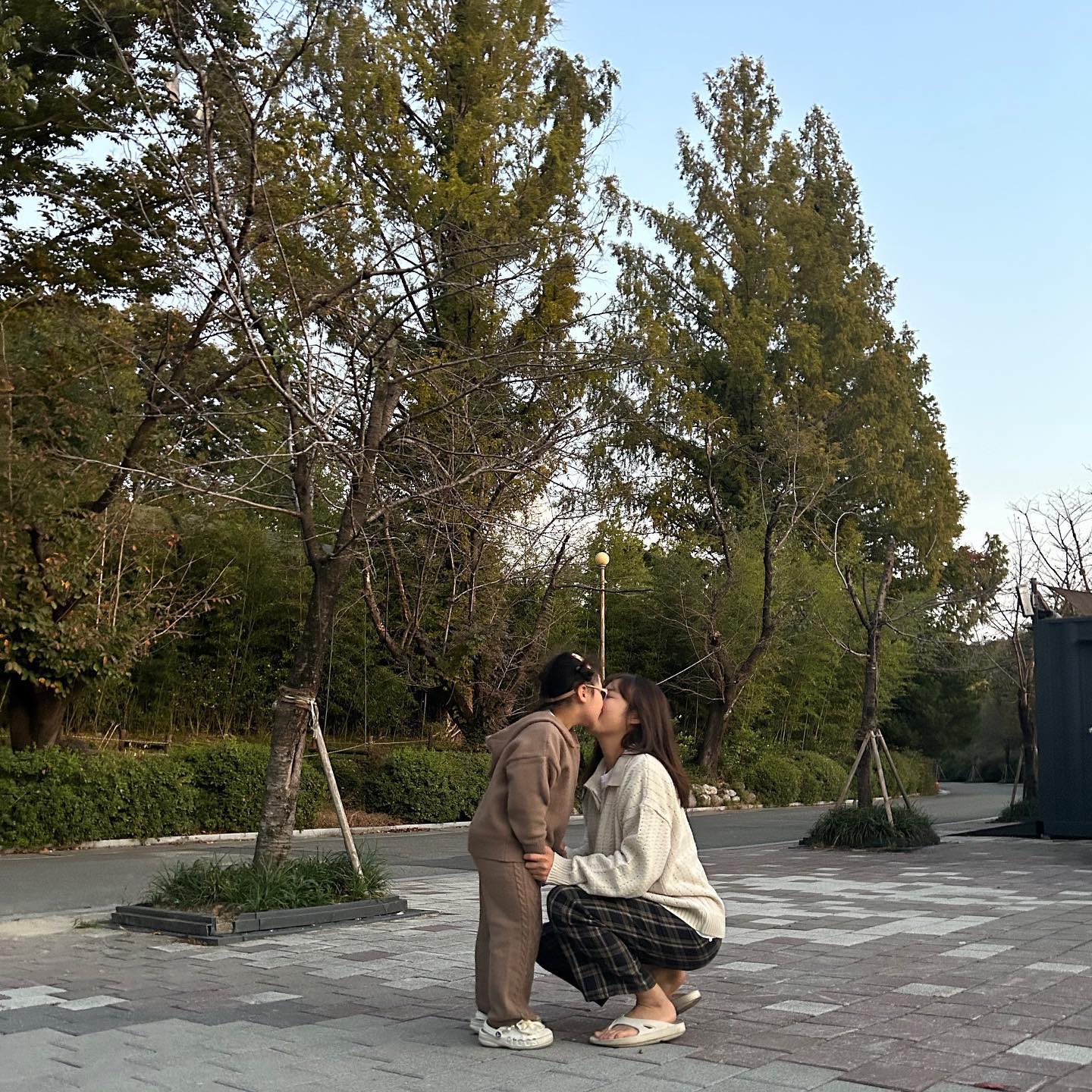 ⠀
⠀
라윤이랑은 전주 처음 와보네(?)
했는데 라윤이 뱃속에 있을때 왔었네!
⠀
뱃속에 있을때 먹었던 메뉴 그대로-
잘 먹은 라윤이 칭찬해🌝
⠀
⠀