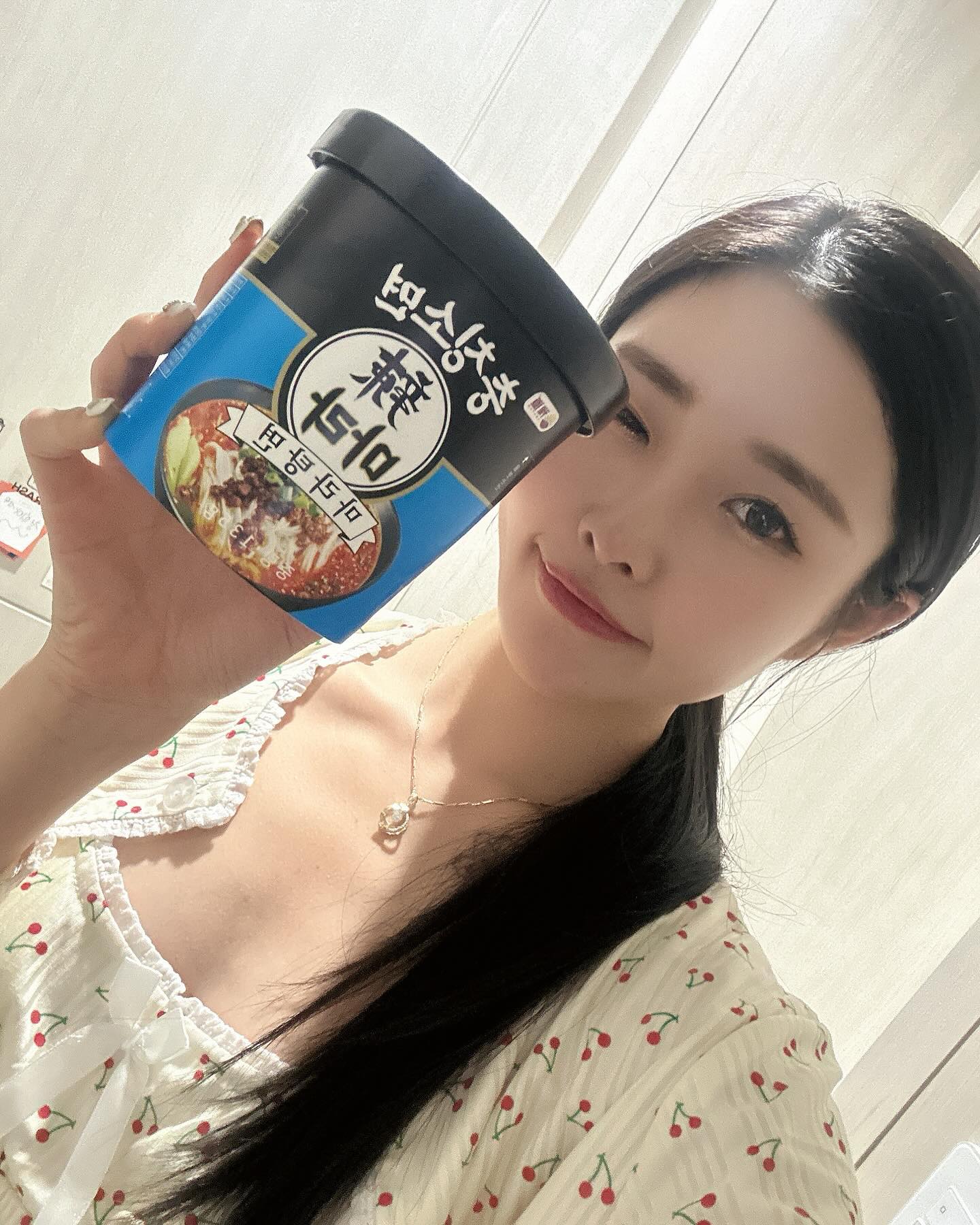 #협찬 마라는 역시 #충칭소면

중국에서 먹는 빨간 마라의 맛을 느껴보고 싶으면,
얼얼한 마라향을 좋아하신다면,
너무너무 추천드려요 !!
연말에 집에서 간편하게 즐겨보세용 :)

#로컬마라 #마라 #마라탕 #소면 #라면
#중국본토의화끈한맛 #대륙의맛