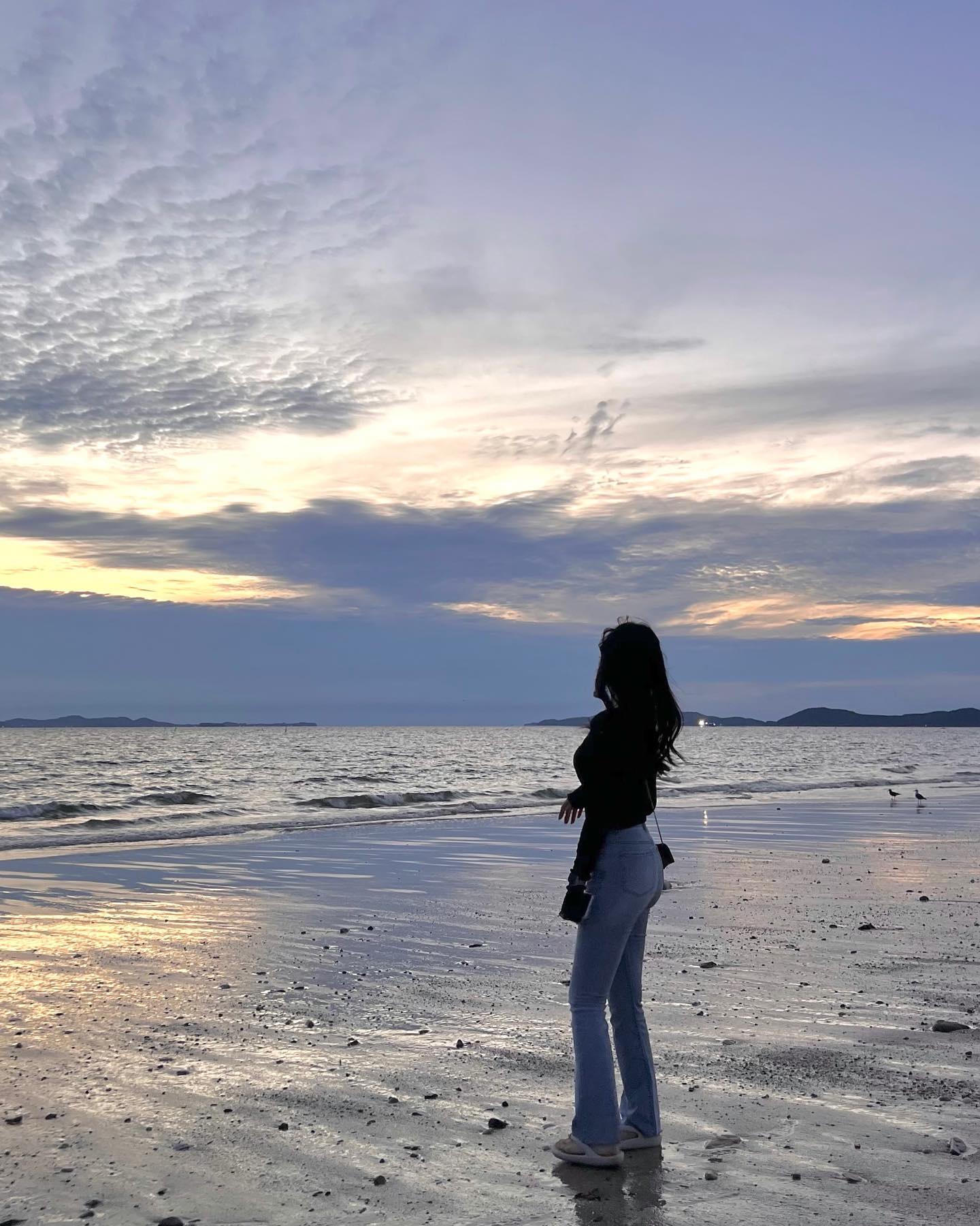 .
예쁜 하늘
누워있는 신수아
귀여운 우리
행복하장 💙