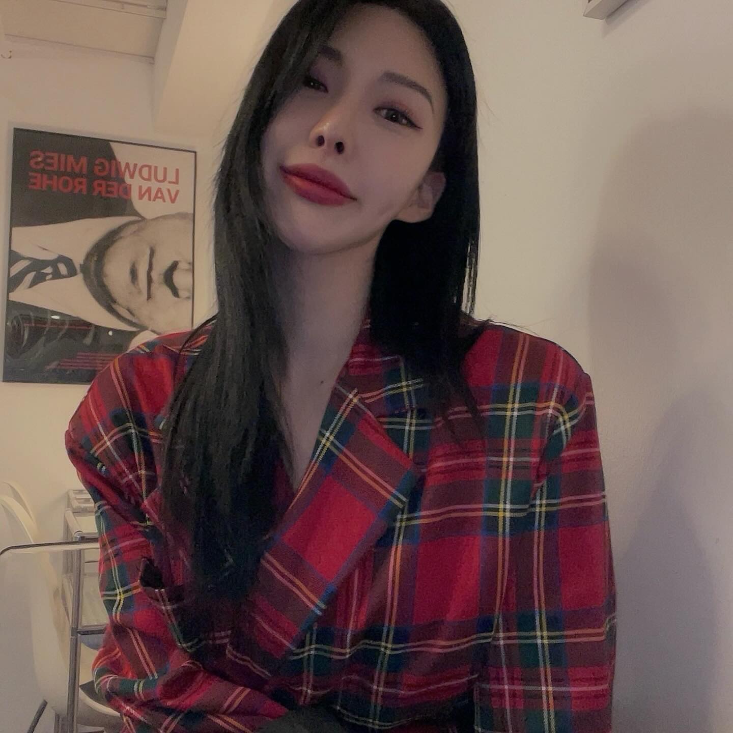 #협찬 #립힙

원래 화장 마무리는 립 ❤️

#09백허그 #플러핑글로스  미쳤다구...😱 liphip.co.kr

 즉각적인 도톰한 볼륨 립 메이커, 립힙 립 플럼핑 글로스는 물론 👏👏

 자극적이지 않은 강도로 부담 없이 플럼핑 효과까지 :)) 다들 한 개씩은 필수 아닌가요??

 - 바르자마자 급속으로 채워지는 볼륨으로 도톰하고 예쁜 젤리립 OK!
 - 영롱한 물막 광택이 입술을 감싸는 워터 글로스 제형
 
우선 진짜 푸른 바다 해변의 햇살처럼 어느 각도에서나 빛나는 글리터 글로스 인거 최고... (100m 밖에서도 입술 보일 수 있다...😂)

 - 코코넛 오일, 보르피린, 멘톨 등 촉촉하고 윤기나는 입술을 위한 안전하고 영양 가득한 립 케어 성분 함유 (※ 원료적 특성에 한함)

  
립힙 ‘롱래스팅 매트 립틴트’와 레이어링 하여 사용하면 그날의 무드에 맞게 다양한 립 표현 연출 최고 

우선 이건 무조건 쟁여나야 하는 제품 ..⭐️⭐️

.
.
#협찬 #립힙 #liphip #립플럼핑글로스 #립플럼퍼 #글로시컨버터 #글로시틴트 #탱글립 #탕후루립 #젤리립 #레이어링틴트 #워터글로스 #글리터글로스 #볼륨립 #틴트추천 #립메이크업