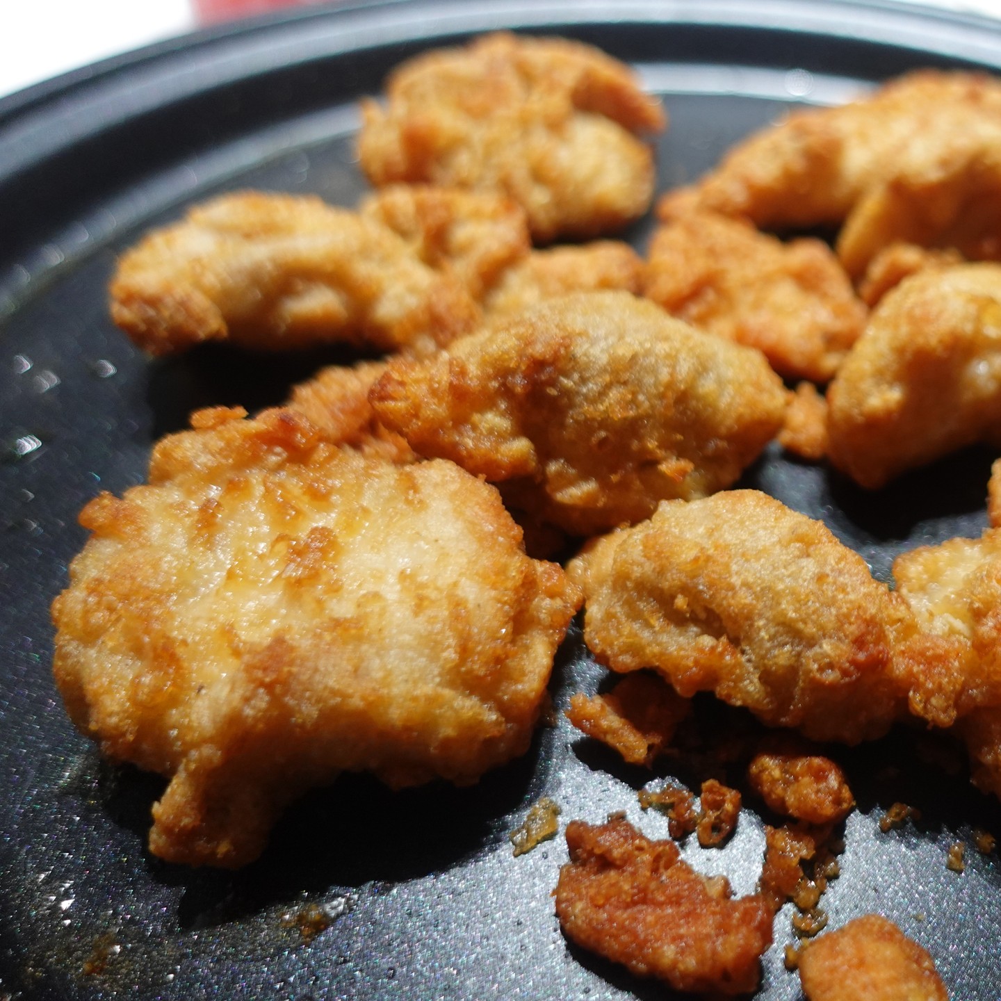 #협찬

🍗✨ REVIEW TIME ✨🍗 

오늘은 집에서 프렌차이즈 🐥 치킨 못지않은
바삭바삭한 '동원 퀴진 크리스피 크런치 순살치킨'을 맛보았어요! 🏠💕

무려 370g입니다! 😍

동원 퀴진에서 나온 이 바삭이 치킨은 황금비율로 얇게 입혀진 튀김옷을 자랑해요!✨
두 번 튀기고 구워서 그런지 바삭함이 정말 오래가더라구요! 👏👏👏

아이들 간식부터 🧒 저녁 술안주까지 🍻
다양하게 활용할 수 있어서 대만족이에요!
간편하게 먹을 수 있어서 가성비도 최고! 🤑

집콕하는 날, 간편하게 즐기고 싶은 치맥 🍺🍗 필요하신 분들!
동원 퀴진 크리스피 크런치 순살치킨 추천합니다!

#동원 #퀴진 #크리스피 #순살치킨 #치맥 #간식 #가성비 가득 🎉

다들 이 바삭함, 경험해보셔야 해요! 🥳👍 dongwonmall