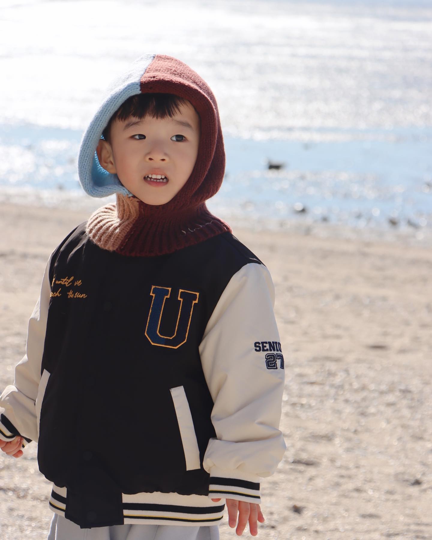 sᴘᴇᴄɪᴀʟ ᴅᴀʏ ꪑ
.
.
.

몇 주 전만 해도 무서워 하던 그네도 이제 잘 타네.
하원하고 친구랑 놀이터에서 그네 한 번 두 번 타더니
제법 높게 밀어달라고도 하고 다 컸네 〰️
열심히 잘 자라줘서 고마워, 김J.WOO👦🏻🤍

뻘다방 그네는(포토존) 사실 위험하니 타지 말라고 되어 있어서
살짝씩만~ 밀어줬는데 그래도 좋다고 자꾸 그네만 찾는다🥹

#36개월아기 #그네놀이 #아기랑여행 #육아스타그램 #travel