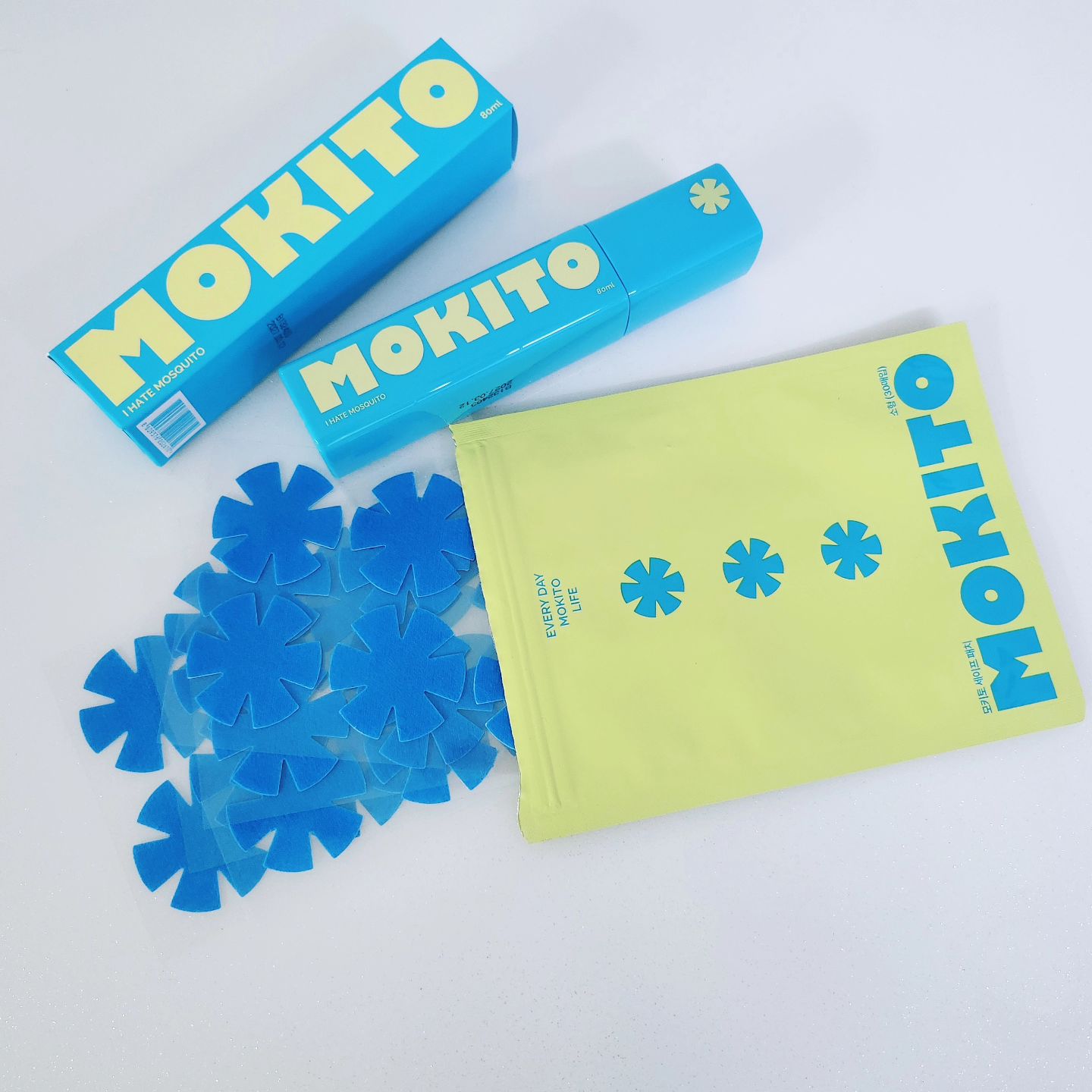 #협찬 mokito.life

덥기도 덥지만 정말 여름에 🦟 모기서터레스!
아기엄마가 되기전에는 이렇게까지 화나고 열받고 썽나지는 않았는데
정말 내새끼 물어서 팅팅부어있는거 보면. 너무 속상하더라구요.😭

모기를 전부 없앨수 없다면 모기가 올 수 없게 보호막을 쳐야겟죠?
그래서 선택한 모기토 모기기피 스프레이&패치
단 3초 분사로 누리는 모기해방! 프리덤🤟

모기토 모기기피제는 식약처인증, 의약외품으로 모기기피 지속효과가 무려 5시간! 누구나 좋아하는 라벤더향에 끈적임없는 수성타입이고
가장 중요한! 유아, 임산부, 수유부 온가족이 사용할 수 있다는거💕
이제 6개월이 된 우리두찌, 모유수유중인 저도 안심하고 사용할수 있어
진짜 너무 마음에 들었어요❤️

이젠 첫찌랑 같이 놀이터나가도 저도, 첫찌도, 두찌도 두렵지않아요.
모기로부터 투명인간이 되는 방법을 모기토를 통해 알게 되었거든요😉

모기기피제가 이렇게 예쁜 디자인까지 가지고 있는건 더 말해모해❤️
일상생활, 야외활동등 여름 필수품으로 미리미리 준비해두세요.

#모기기피제 #모기퇴치제 #모기기피제기내반입 #모기기피제추천 #뿌리는모기약 #모기스프레이 #캠핑준비물 #물놀이준비물 #계곡모기 #산모기 #이카리딘 #모키토스프레이 #아기모기기피제 #썸머패치 #모키토패치