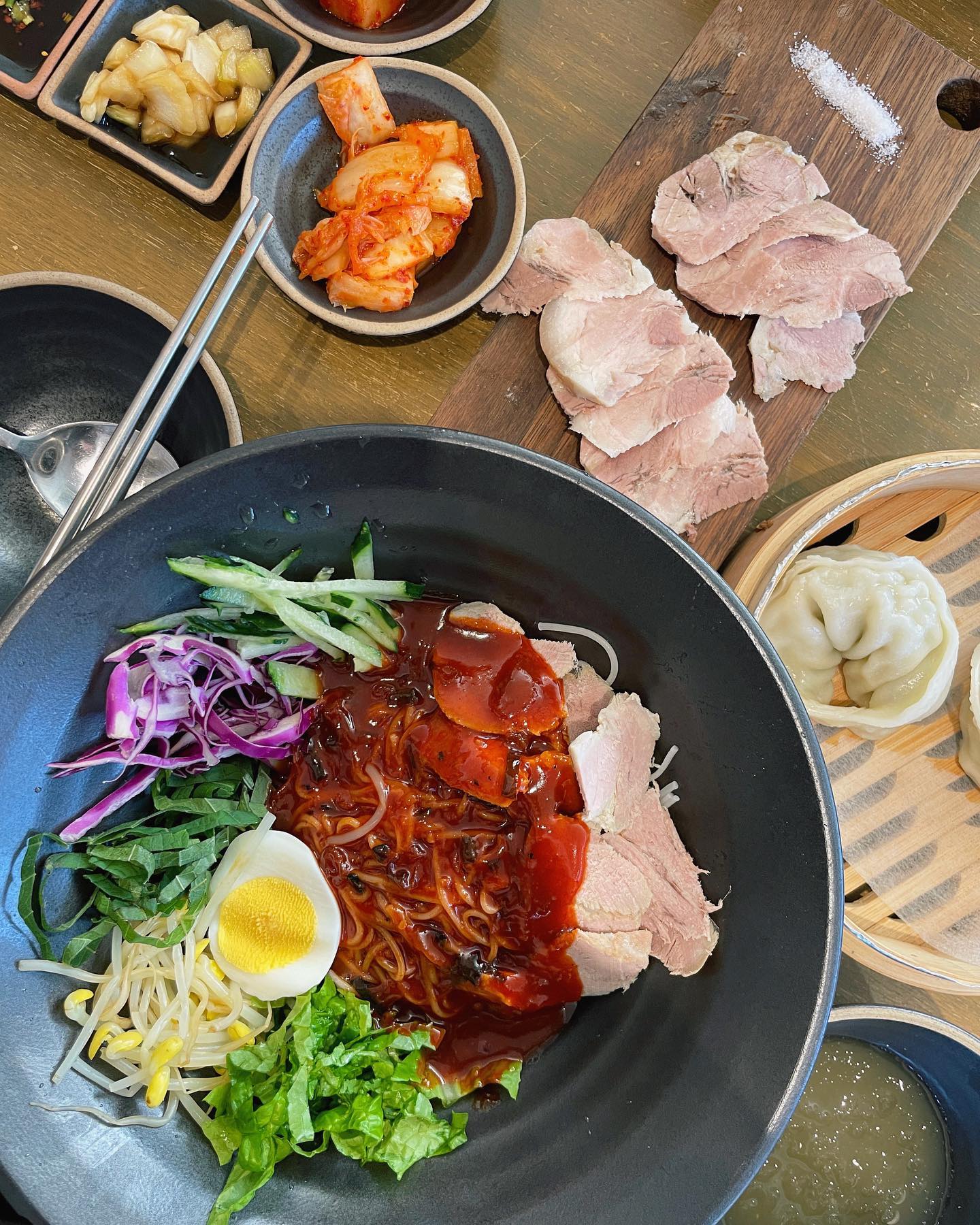 여태 먹은 고기 국수 중 내 원픽👍🏻
꼭 비빔 먹어주세요🥹🫶🏻
.
.
#내돈내산맛집 #동선제면가