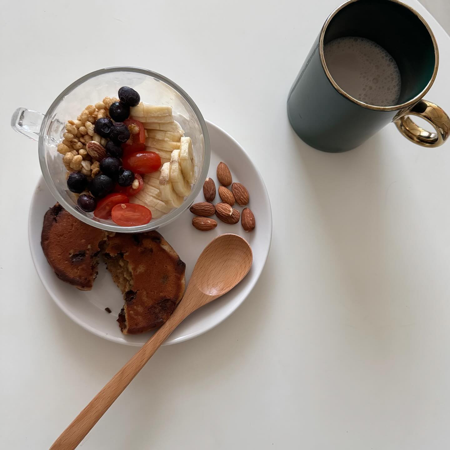 #제품제공

네 명절이 끝났쥬~~
식단 맛있게 또 시작해 볼까요???🍽️

열심히 먹었고 푹 쉬었으니까 
우리 또 식단도 하고 단백질 틴베이크로 맛있게 충전하고 운동하고 
이번 주도 화이팅 해봐아요 🍪🫐🍌

쿠키 - 월넛오리지널쿠키