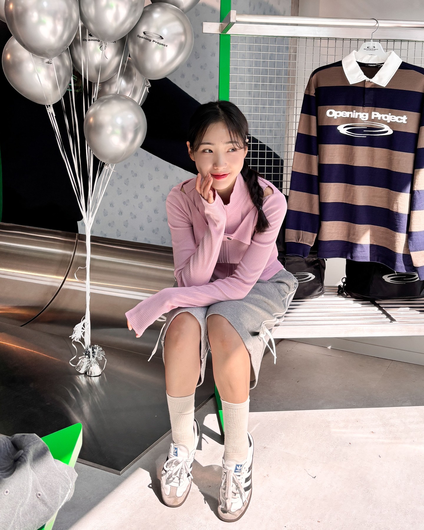 #광고 openingproject_official 

보기만 해도 기분이 좋아지는 #오프닝프로젝트 성수 팝업 ! 그레이 벌룬 가득 제 마음도 설레이잖아요 ღ 신나서 3착장이나 입어봤는데 다 내 스타일 - 힙한 공간에서 #openingproject 무드 가득 느끼고 포토부스 사진도 겟챠~ 팝업기간 넉넉하니 꼭 다녀와요 !

[오프닝 프로젝트 성수 팝업]
📍 서울특별시 성동구 연무장길 1
⏰ 9/2(월), 11/3(월)11시 - 20시

✔︎ UP TO 40%
✔︎ 금액별 증정 이벤트
✔︎ 포토카드 증정 이벤트
✔︎ EXCLUSIVE 발매 (2PACK)
✔︎ 인스타그램 스토리 착장 이벤트

 #오프닝프로젝트팝업스토어 #성수동핫플