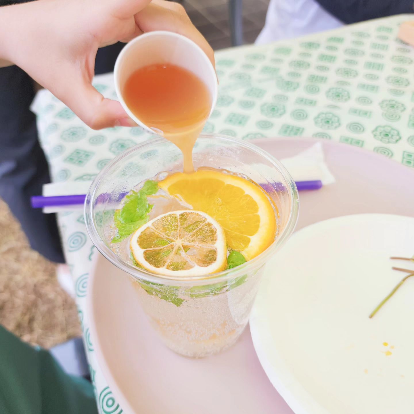 창원 농부랑 놀장

작년에 못가서 올해는 출똥!
체험부스 부지런히 하고,

집에 심을 씨앗들도 받고,
상추 모종도 받고ㅋㅋㅋ
딸기도 심어서 가져옴ㅋㅋ