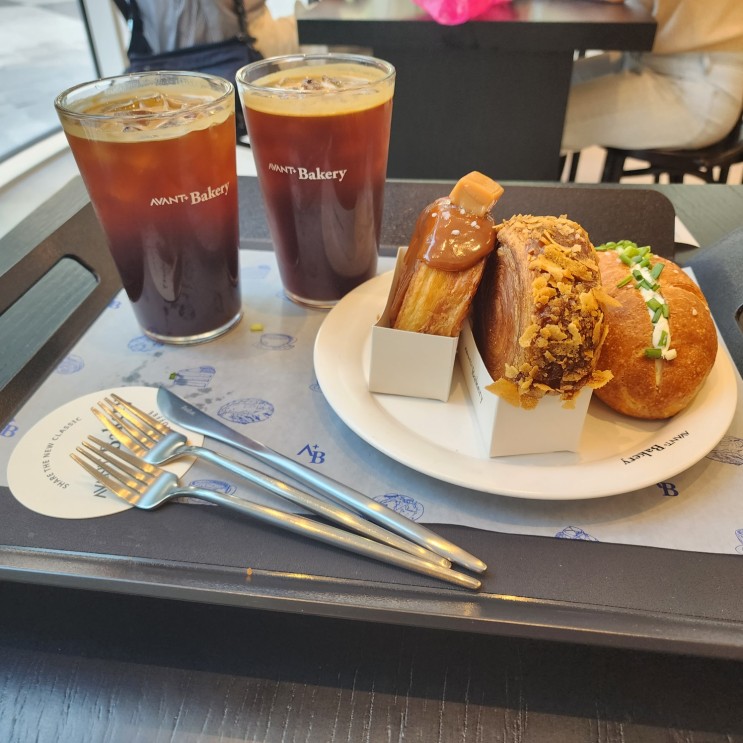 [을지로빵집] 소금빵이랑 퀸아망 개쩌는 예쁜 종각역베이커리카페 아방베이커리 을지로 DGB점