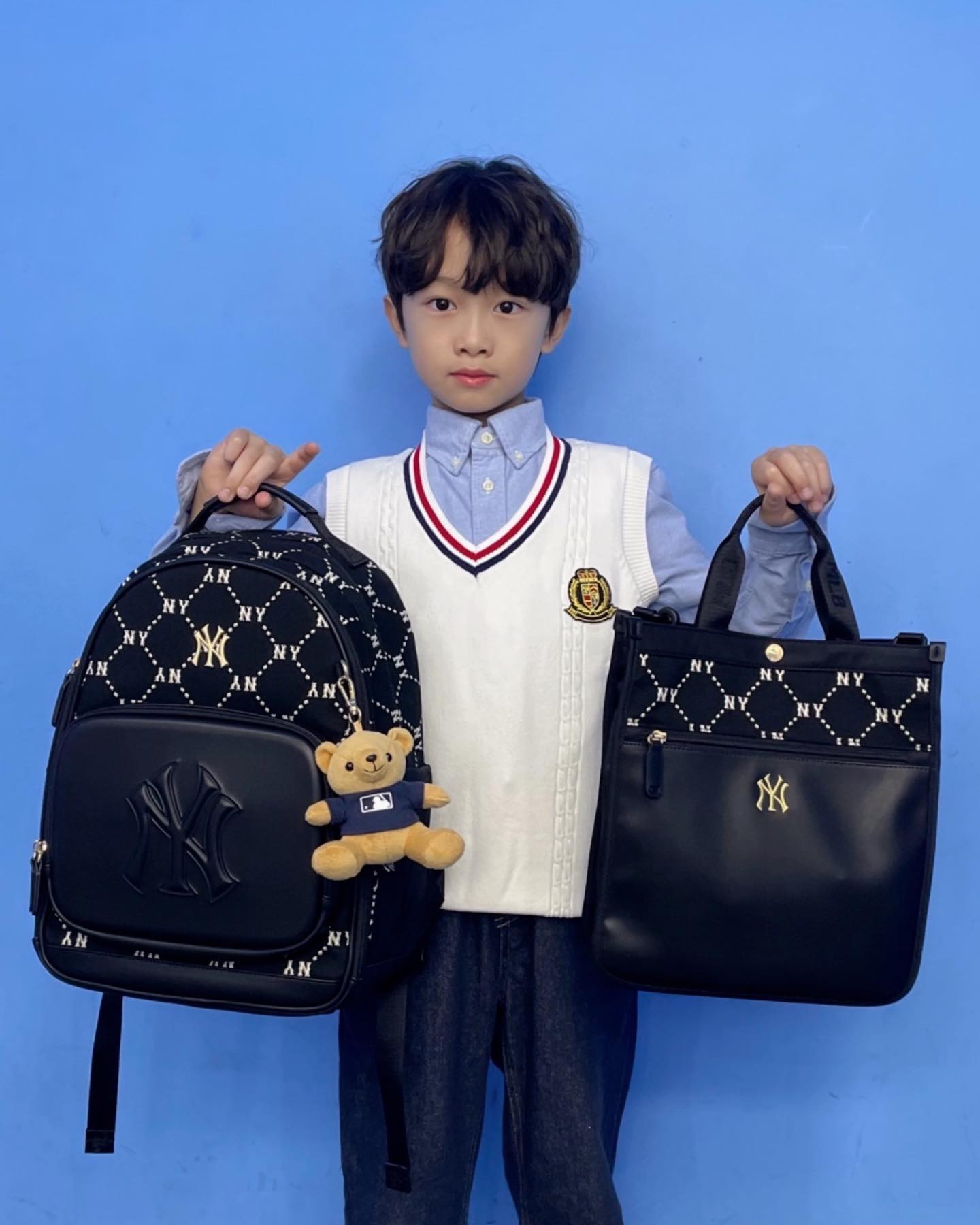 #광고 MLBKIDS_KR
#황찬서 #SUPERFANKIDS

▪️다이아 모노그램 라운드 신학기 책가방 뉴욕양키스
▪️다이아 모노그램 라운드 서브백 뉴욕양키스

.
.
. 

MAKE BETTER
가장 프리미엄한 
MLB키즈 책가방!

찬서사랑 블랙 🖤
블랙 모노그램 😎

.
.
.
.
.

#협찬 #MLB키즈책가방 #신학기책가방 #아이가방선물#슈퍼팬키즈 #MLB키즈  #MLBKIDS  #새학기  #ID포토 #프리미엄모드 #주니어모델 #프로필포토 #네컷사진 #셀프스튜디오