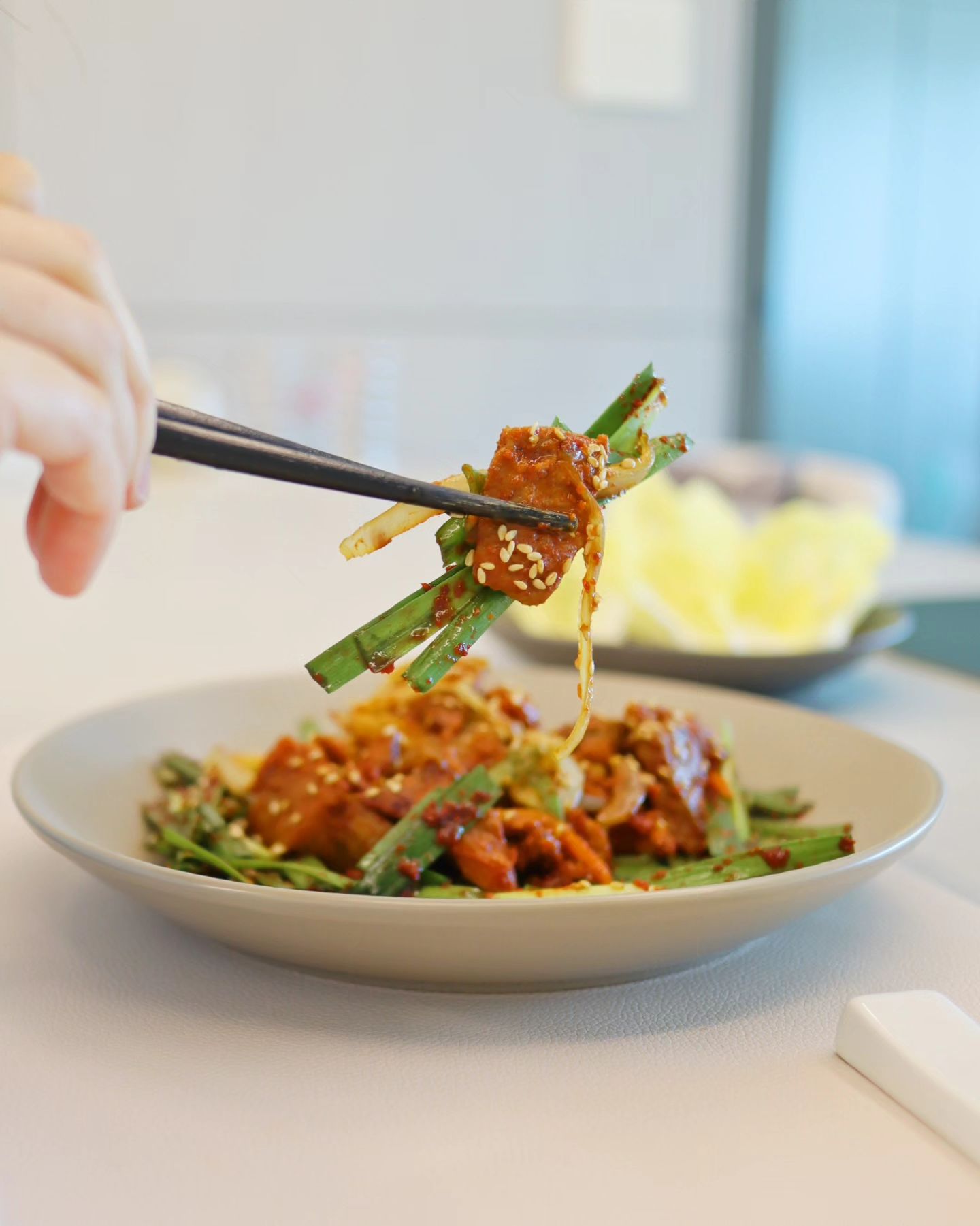 #광고

야식 땡기는 밤,
간단한 술안주가 필요한 날

마구 먹긴 왠지 찔리니,
불포화지방산으로 다이어트와 건강을 챙길 수 있는 오리고기로 냠냠 해요~ 

냄새에 예민한 편인데 냄새 하나 없고 입에 착 감기는 고추장 양념이 맛있는 오리덕몰 고추장오리양념불고기

그냥 먹어도 맛있지만 냉장고에 있는 야채들 총 집합해 같이 먹으면 더 풍성하게 즐길. 수 있어요~ 

저는 부추+진간장+식초+설탕+
고추가루로
부추무침과 먹었는데
오리랑 부추 궁합은 말해모해요😍

겨울철 더 잘 챙겨먹어야 하는거 아시죠?

오리덕몰에서는 1+1 기획전,
명절 이벤트등 다양한 행사와
저렴한 가격, 

무엇보다 중요한 오리농가에서 직접 운영해 믿고 먹을 수 있는 신선한 오리고기를
만날 수 있답니다😊

네이버 검색창에 오리덕몰 검색해보세요~

#오리고기 #오리훈제 #훈제오리 #오리덕몰 #오리불고기 #오리로스 #오리주물럭 #오리요리  #오리레시피  #오리자조금